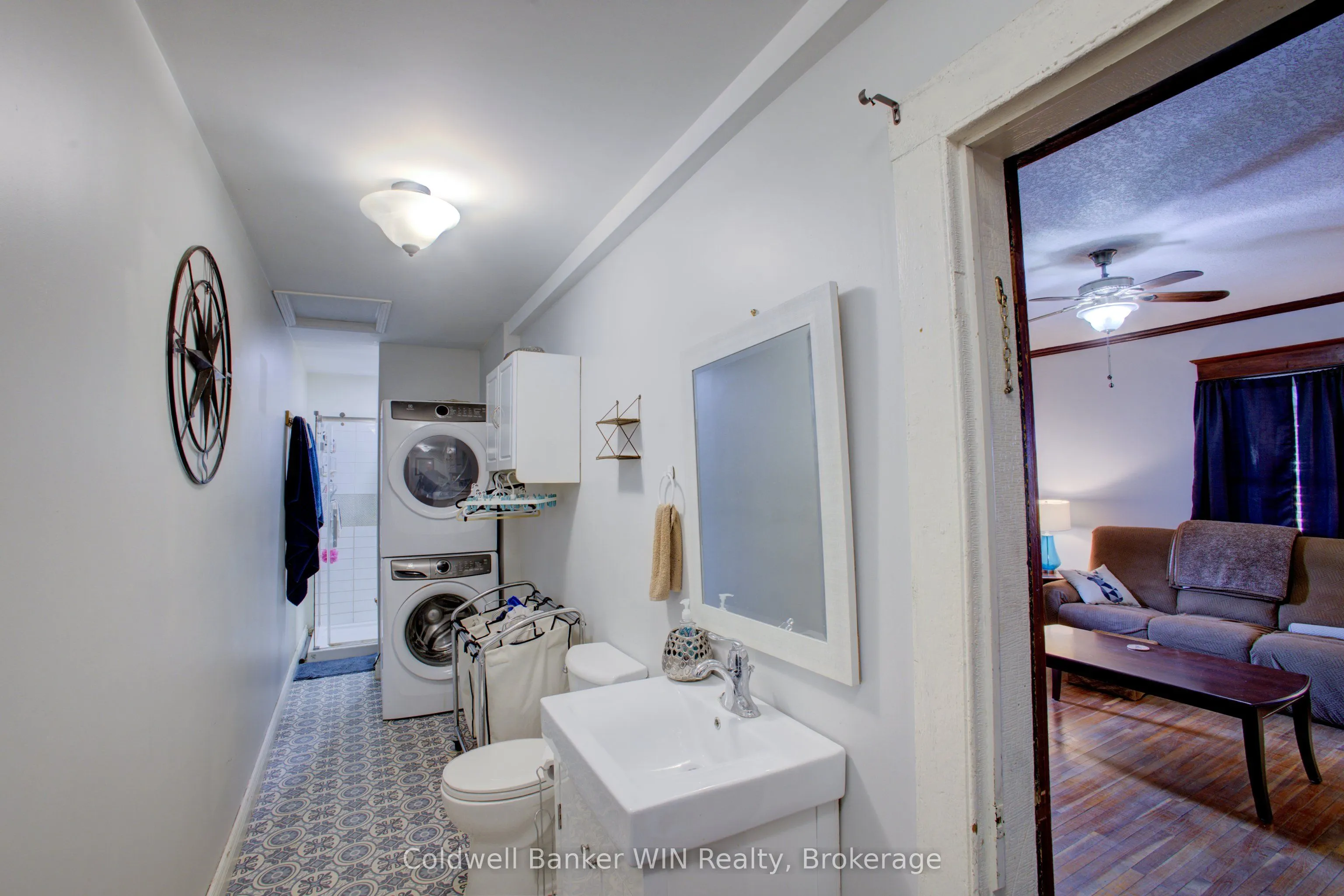 17 Arthur Street E