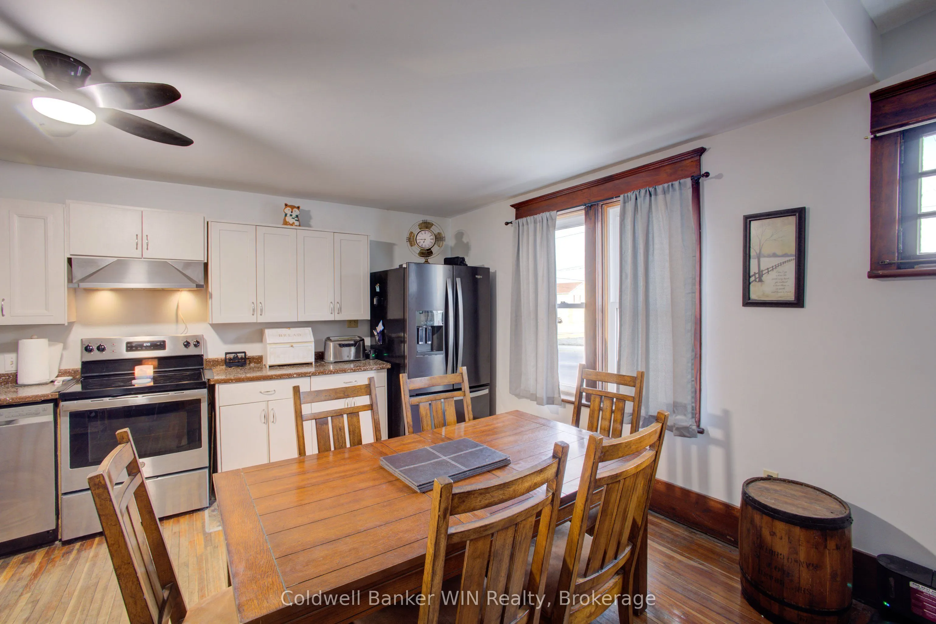 17 Arthur Street E