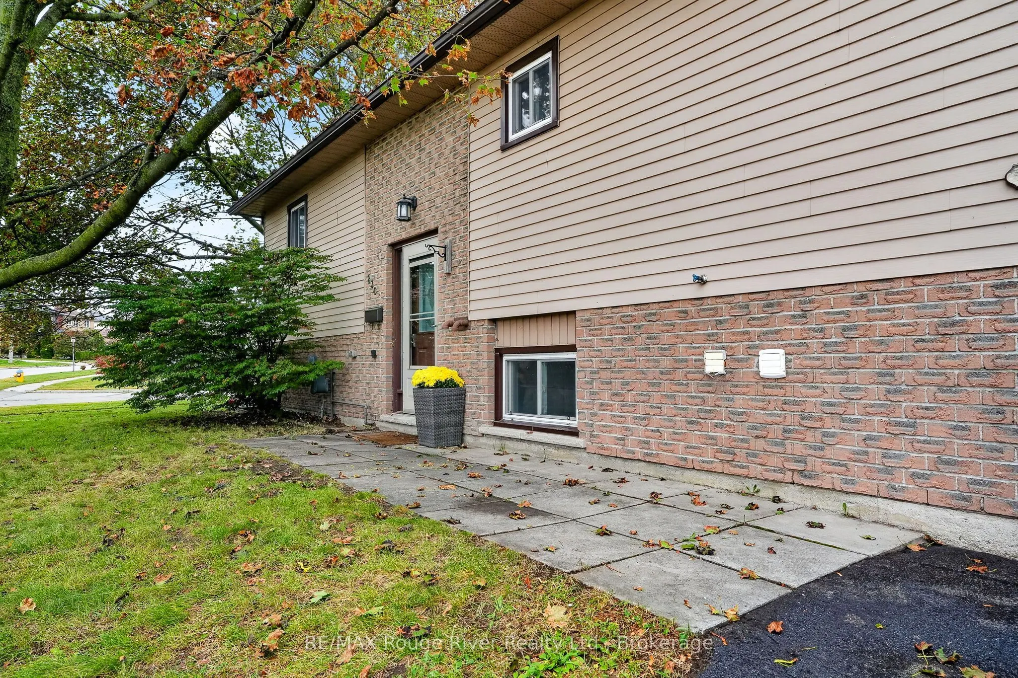 830 Ewing Court
