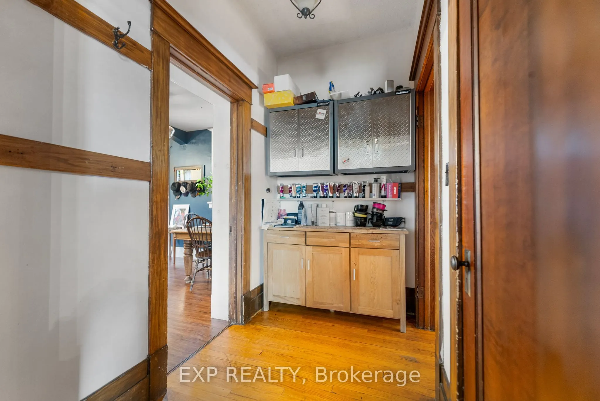 48 Hall Avenue E
