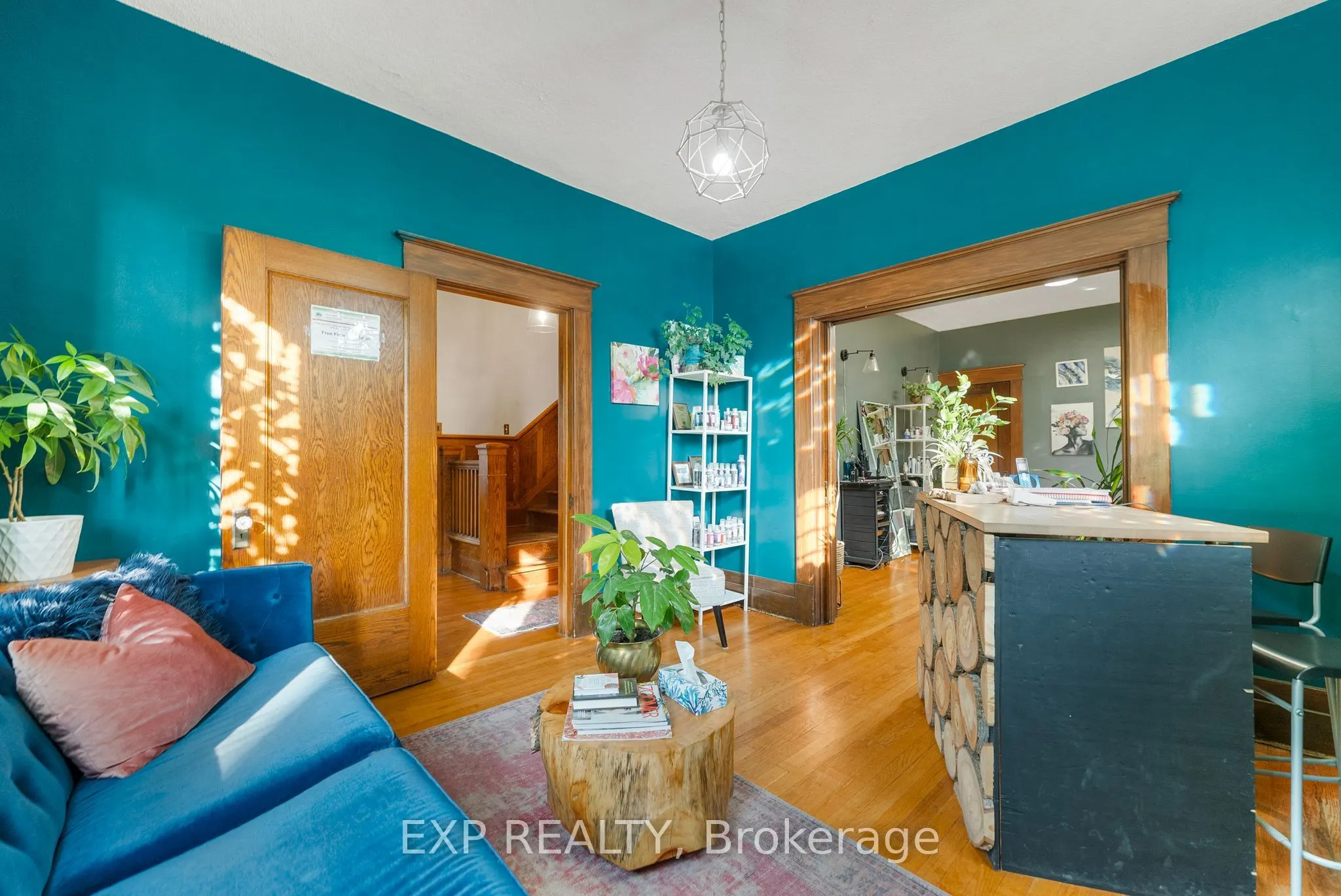 48 Hall Avenue E