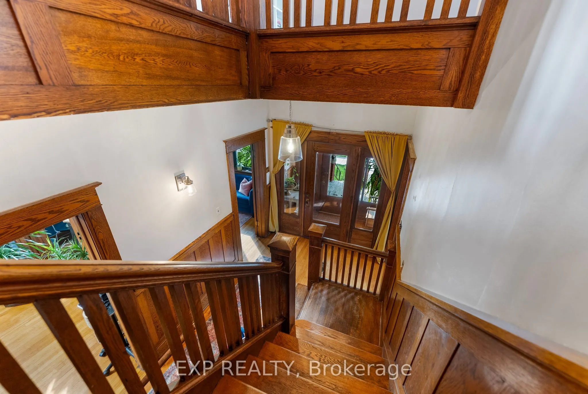 48 Hall Avenue E