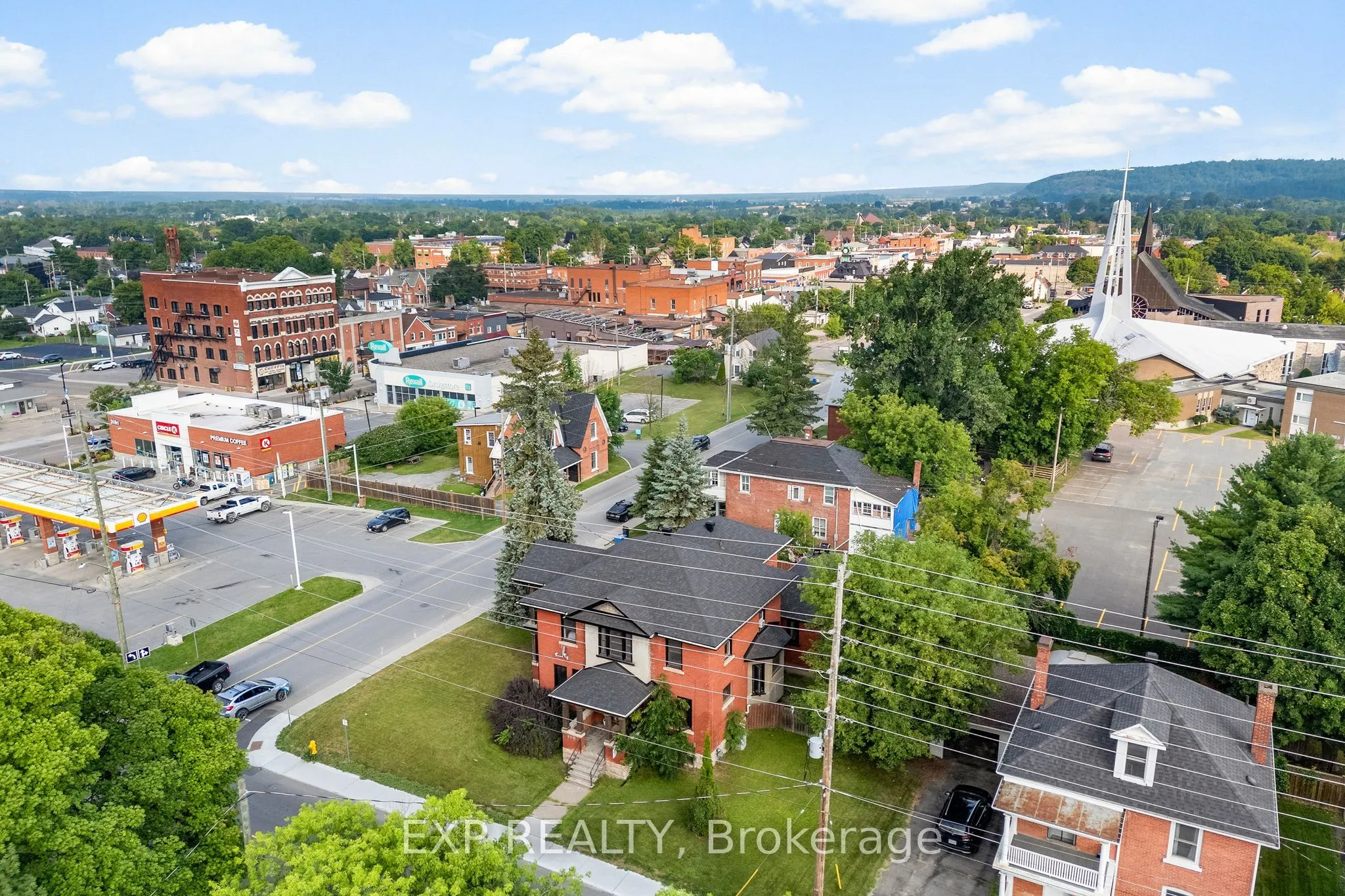 48 Hall Avenue E