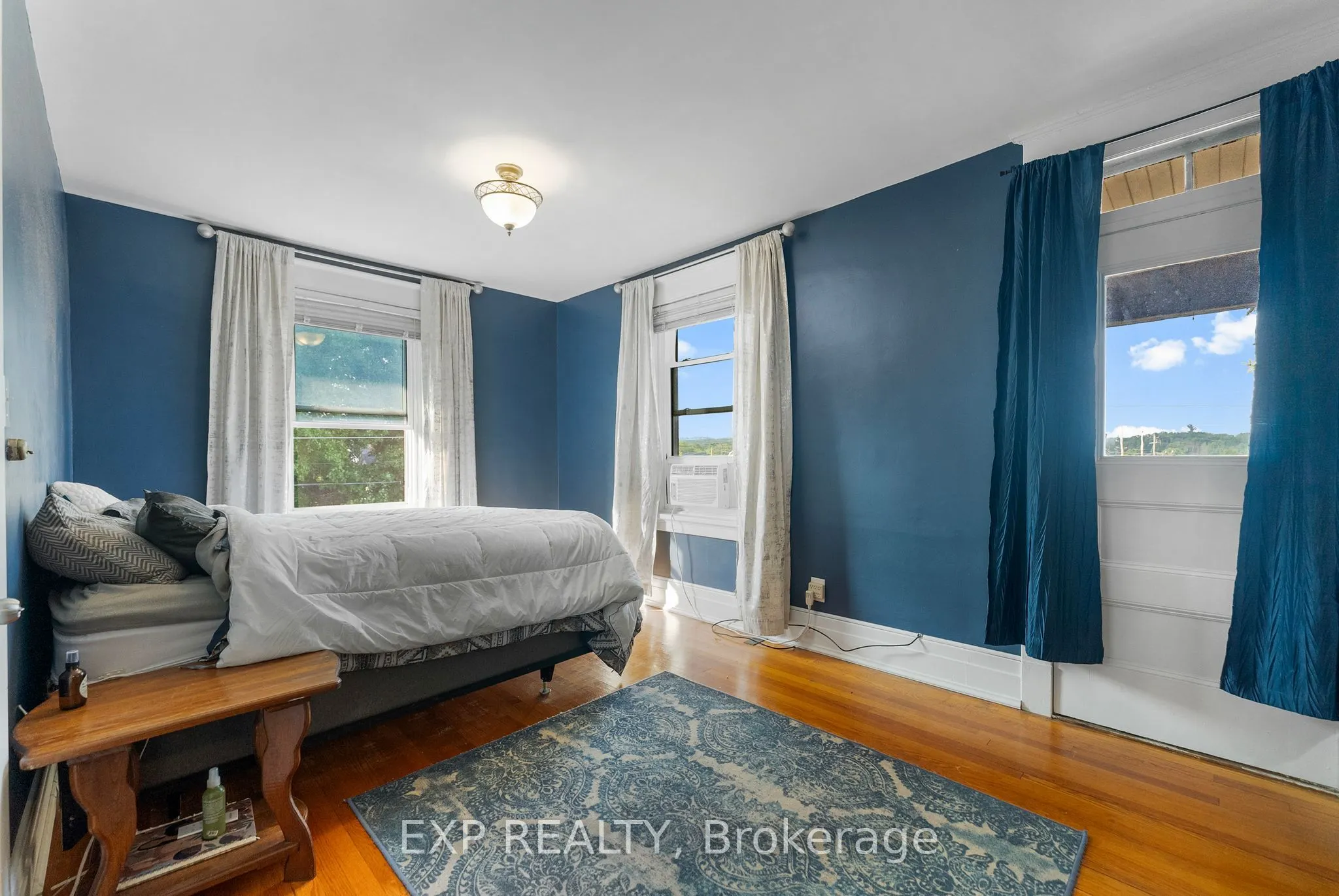 48 Hall Avenue E