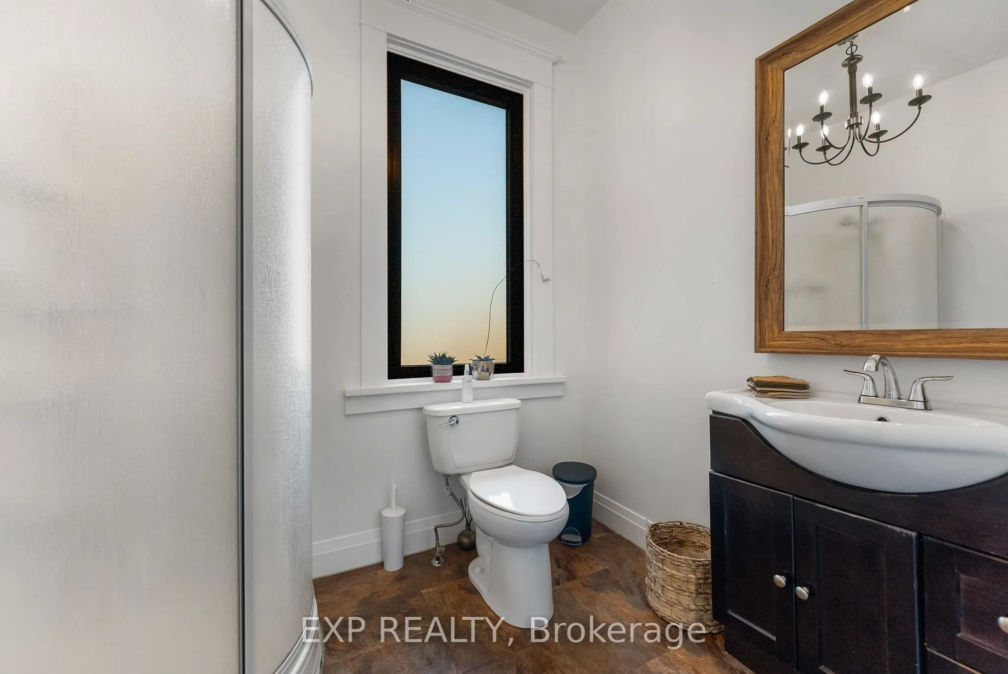 48 Hall Avenue E