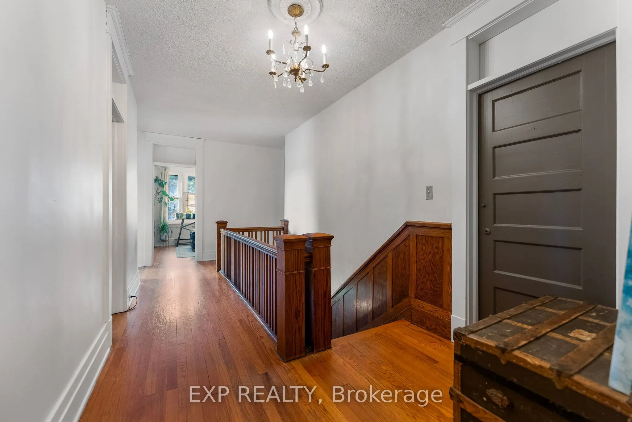 48 Hall Avenue E