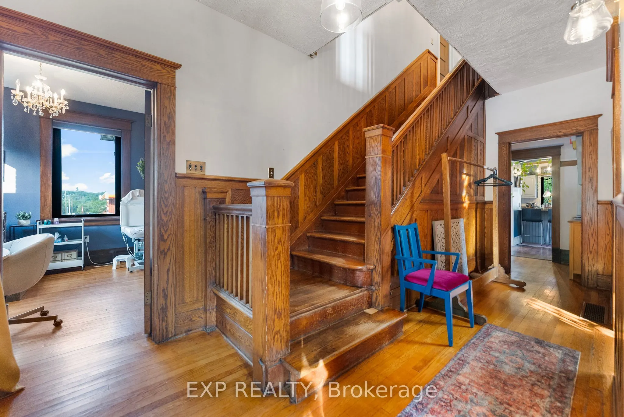 48 Hall Avenue E