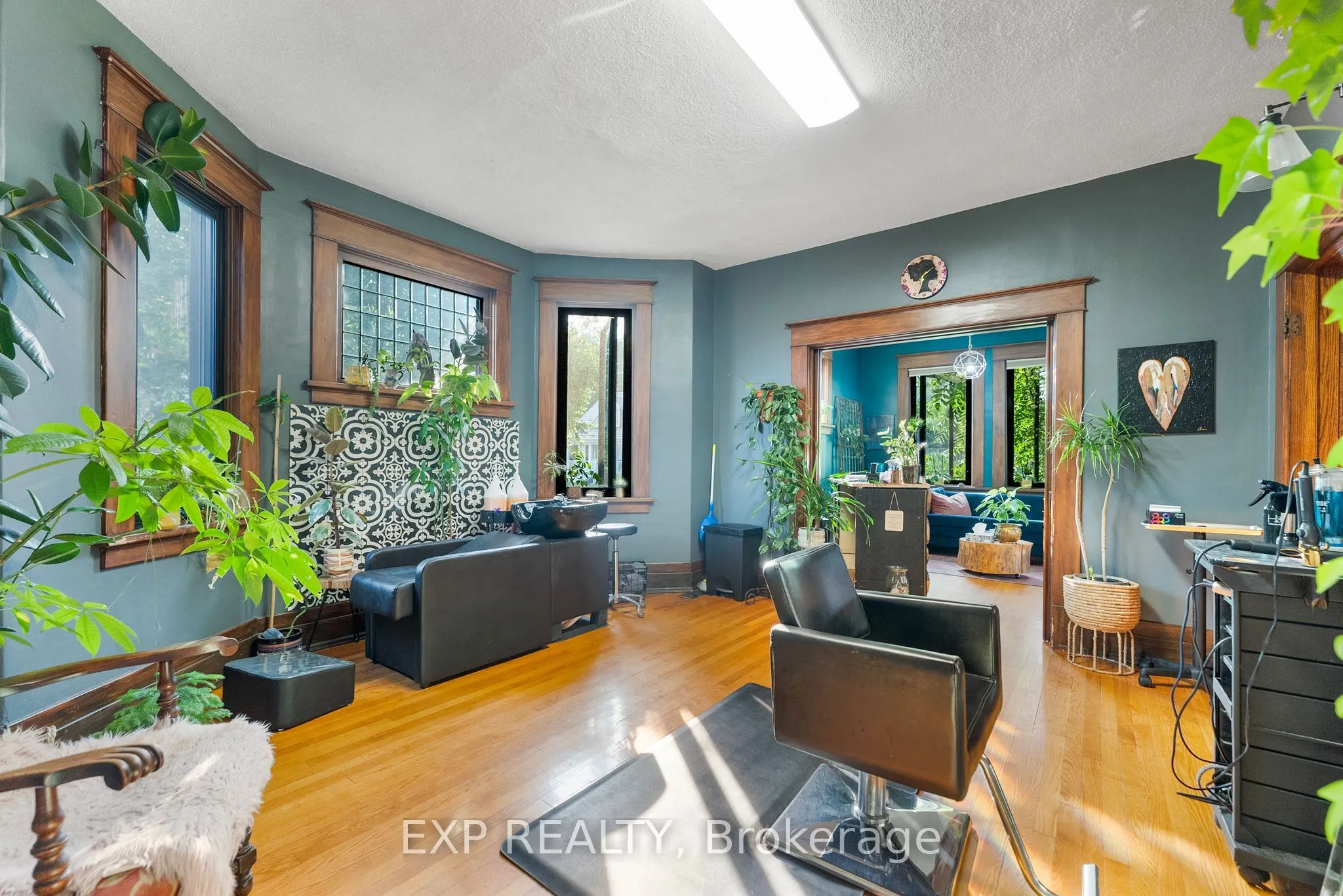 48 Hall Avenue E
