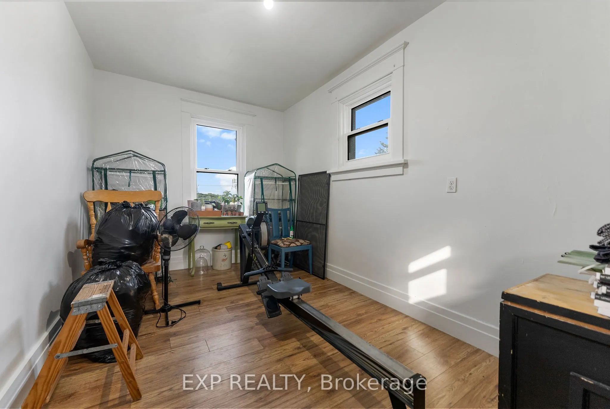 48 Hall Avenue E