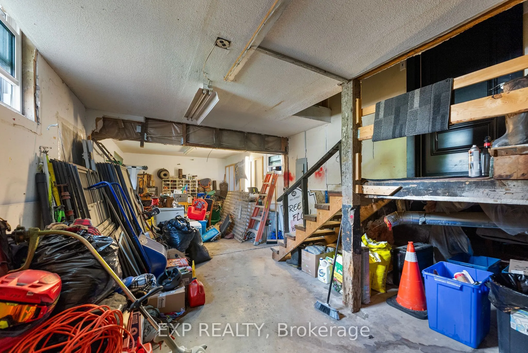 48 Hall Avenue E