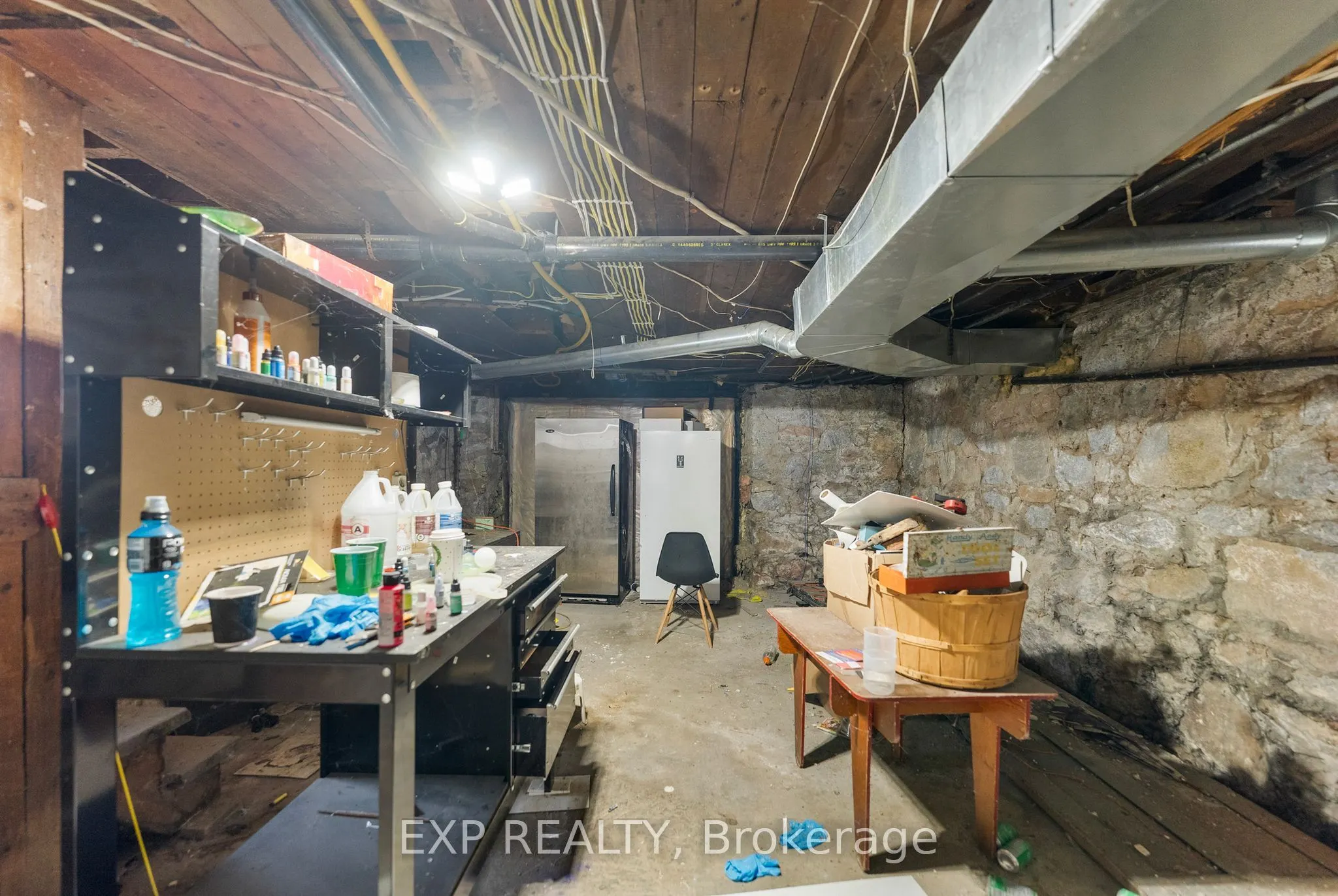 48 Hall Avenue E