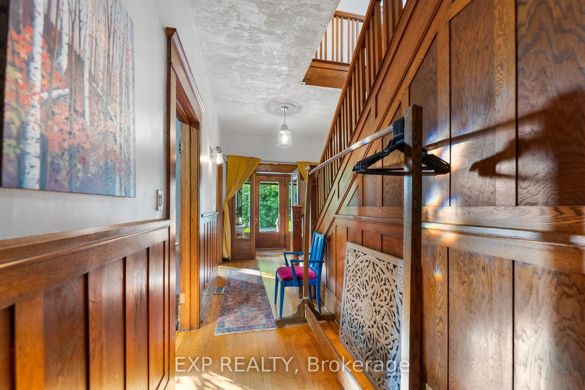 48 Hall Avenue E