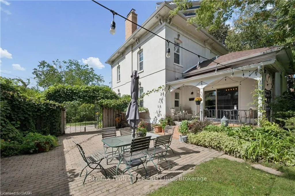 66 Park Hill Road E