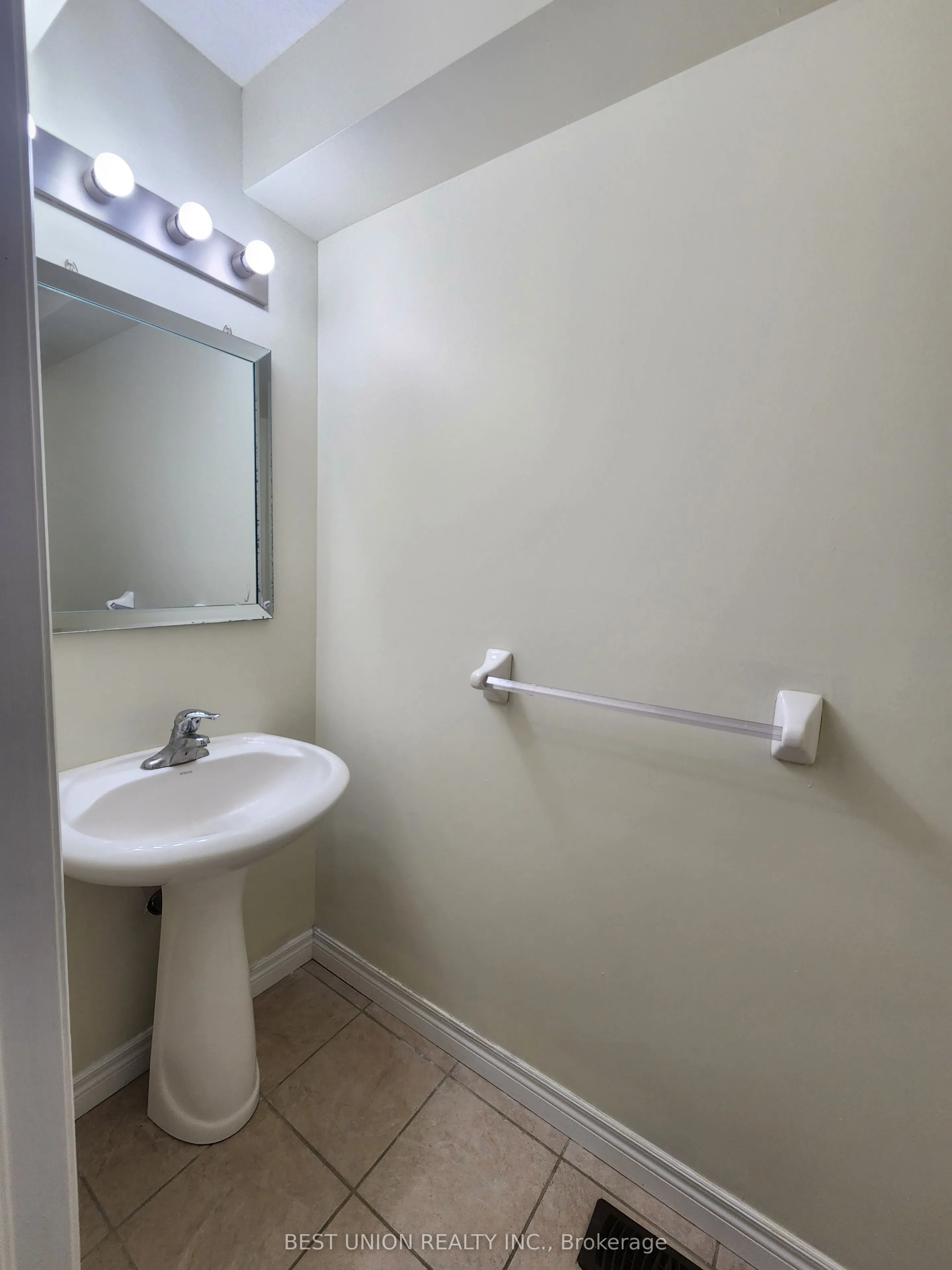 468 Doon Drive S #27