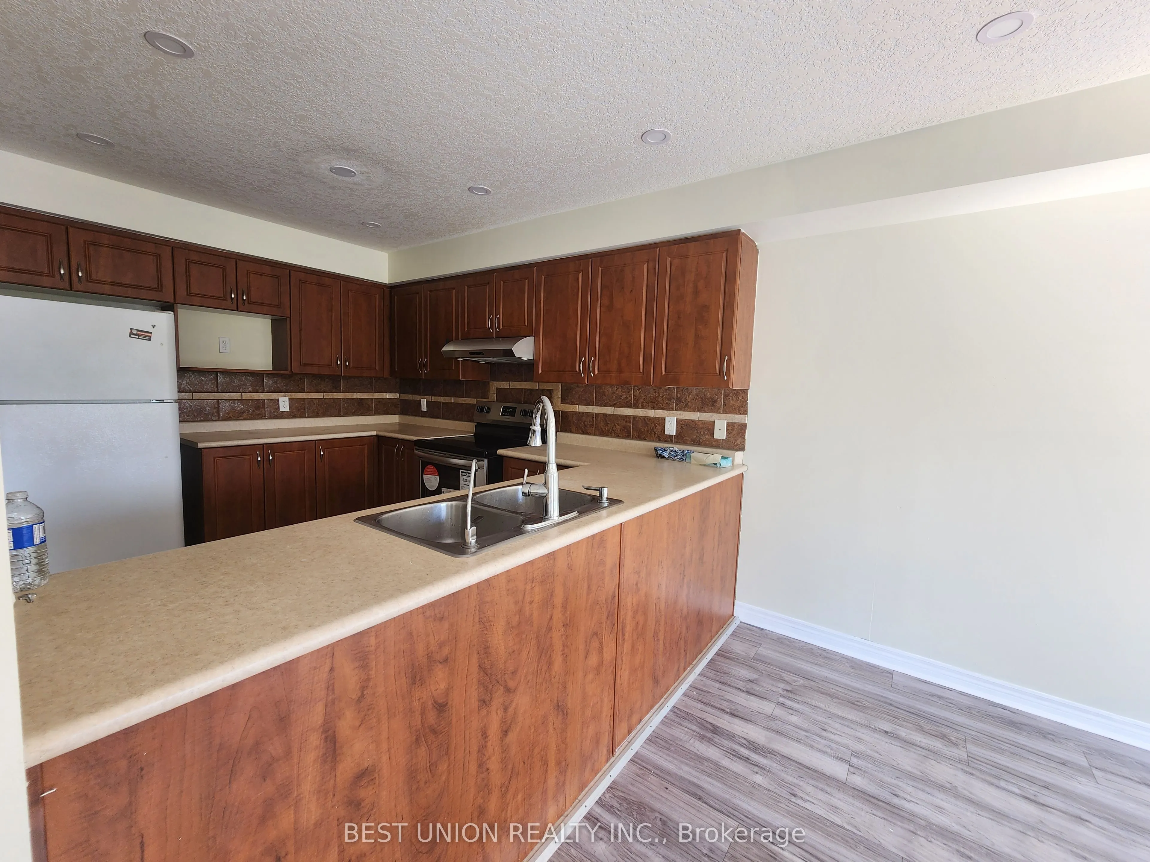 468 Doon Drive S #27