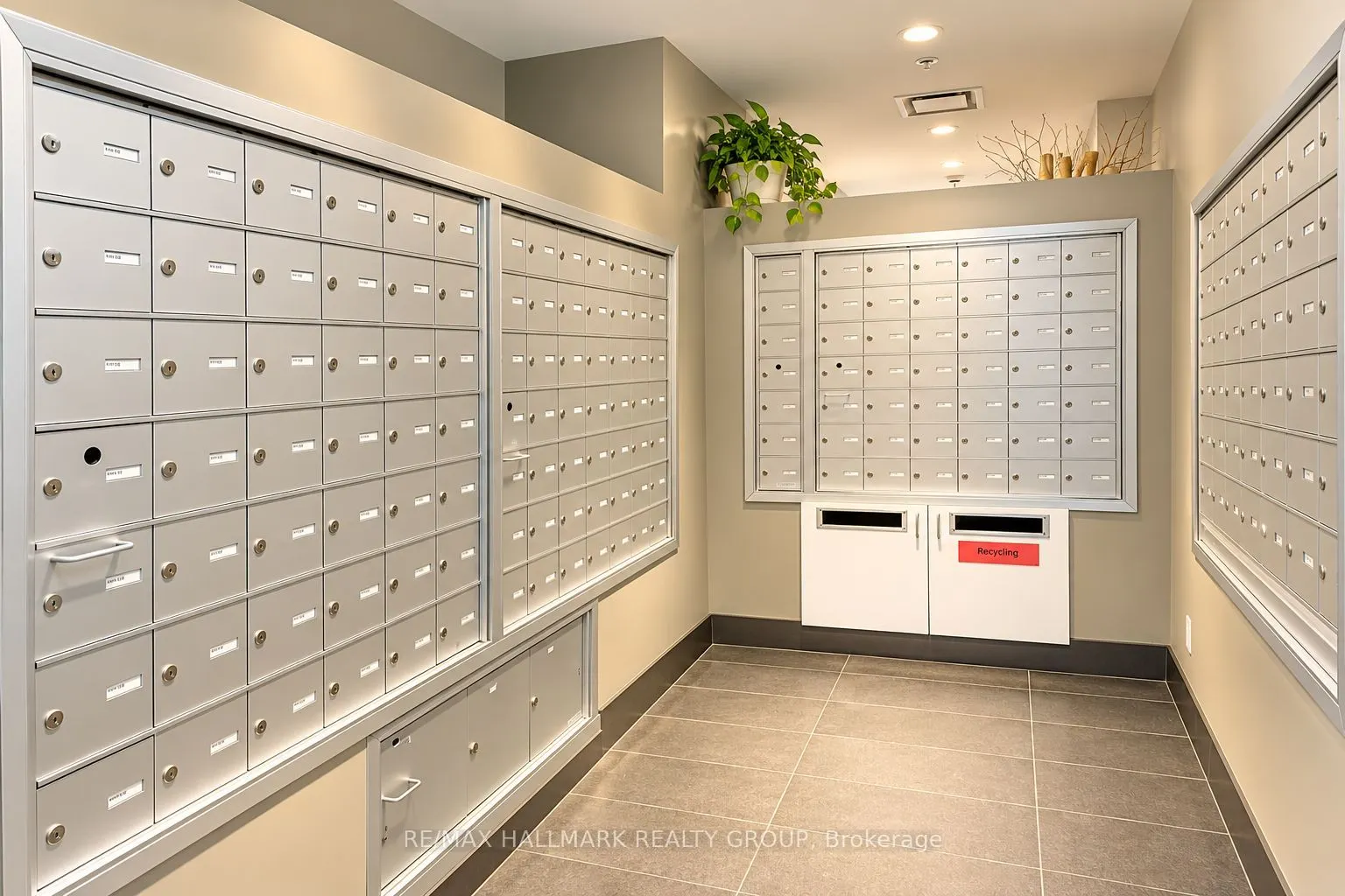 200 LETT Street #302