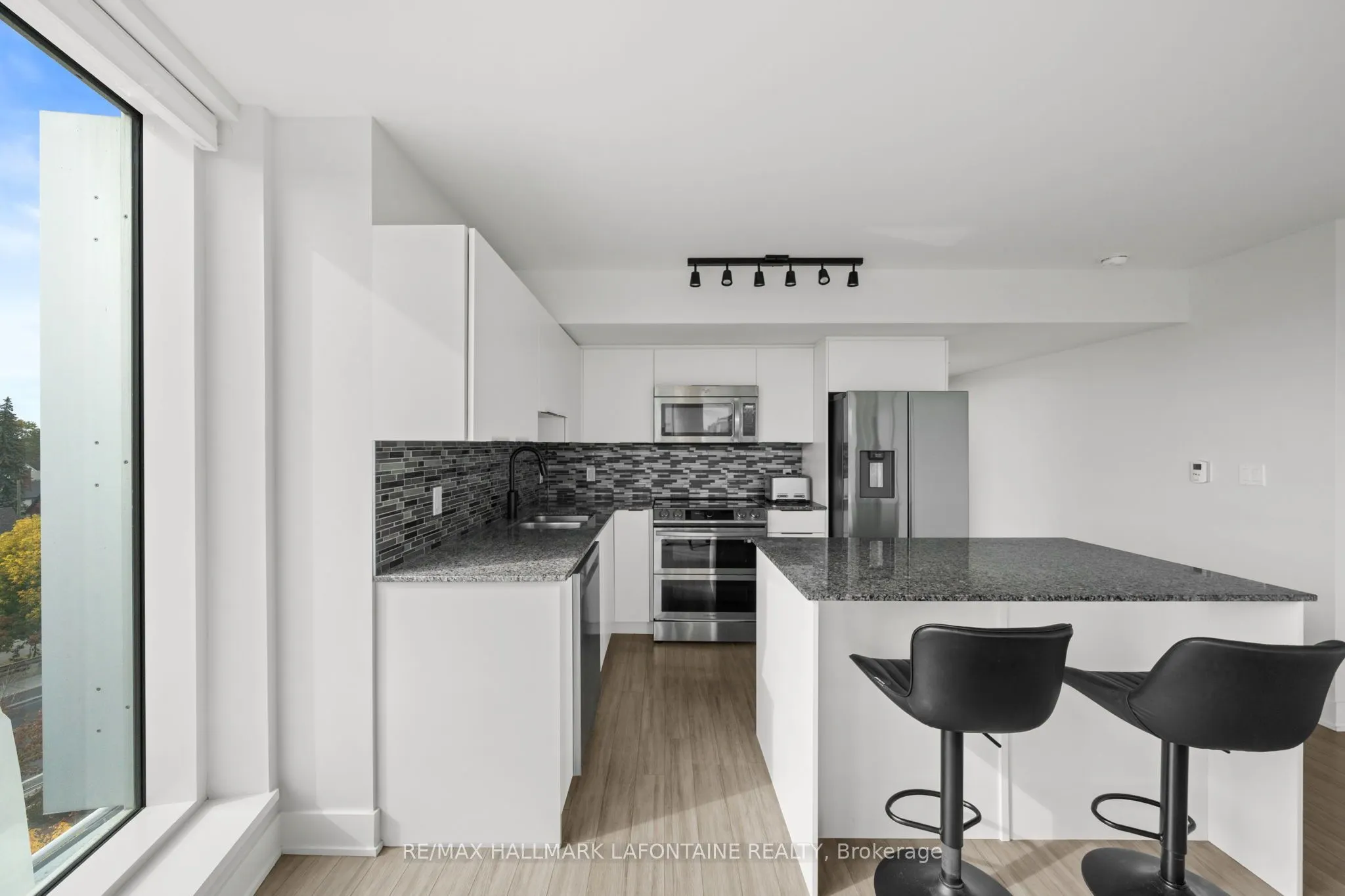 1035 Bank Street #509