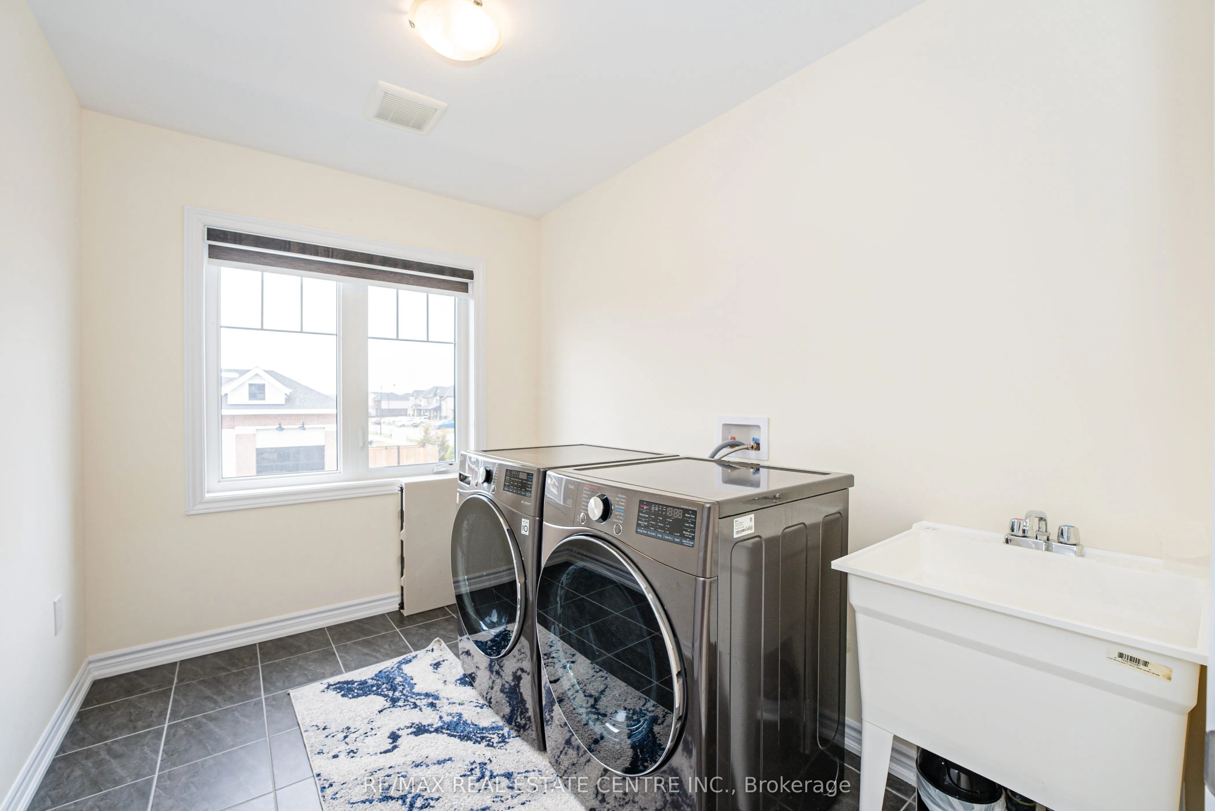 22 Oaktree Drive