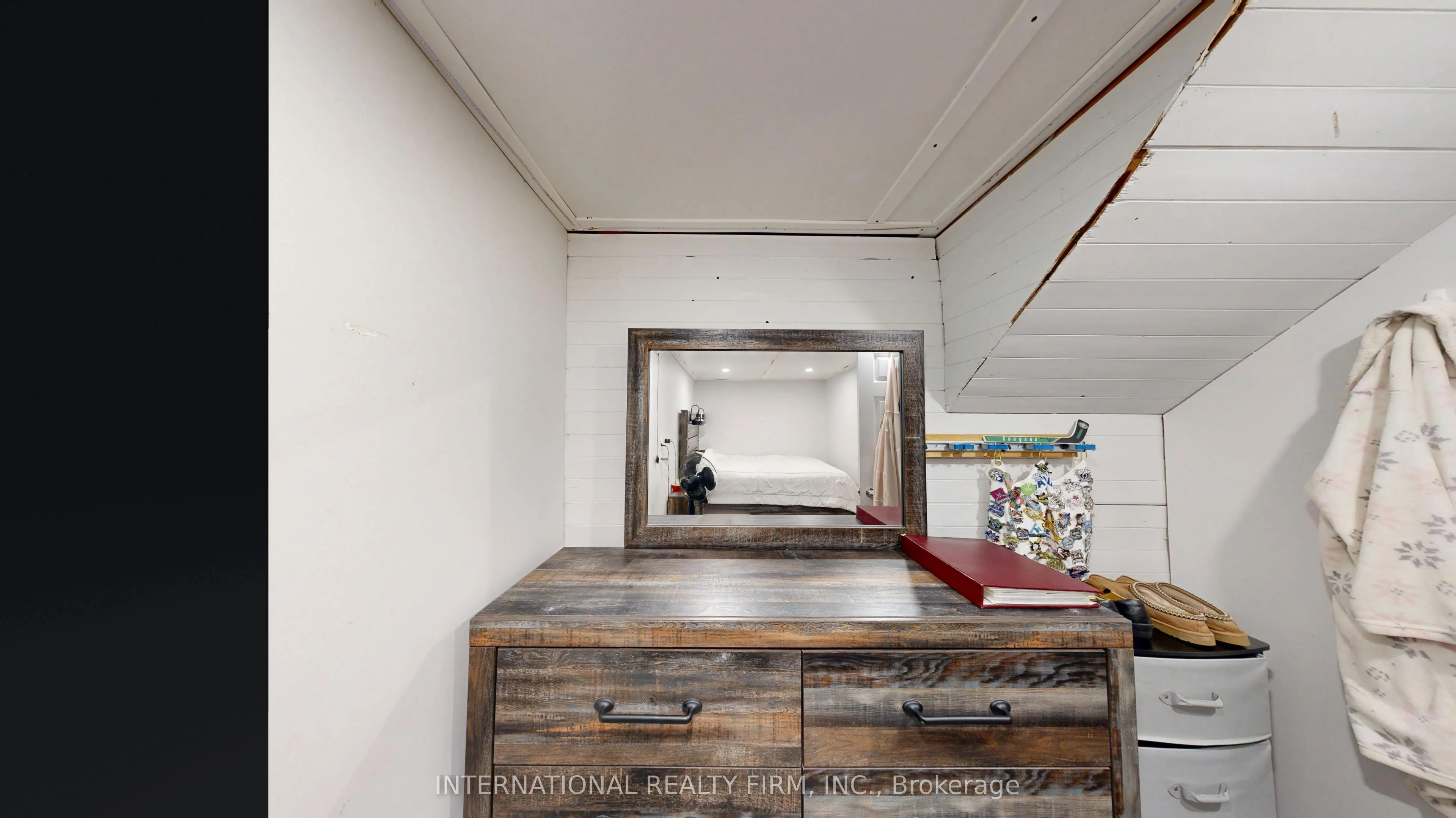 9 Vaughan Avenue
