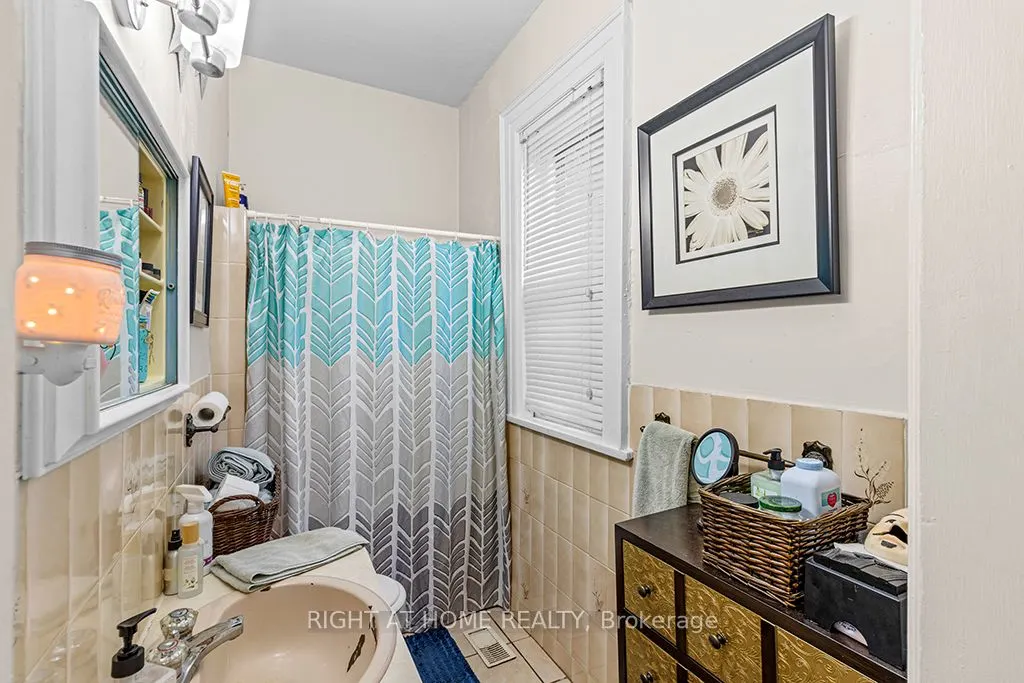 774 4th Avenue E #1