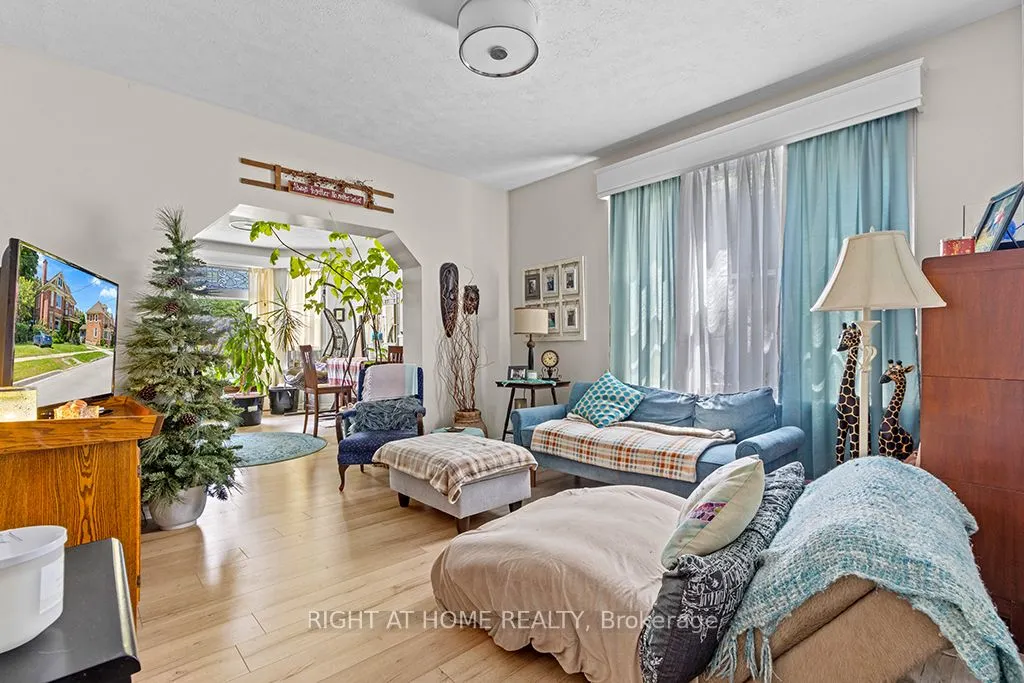 774 4th Avenue E #1