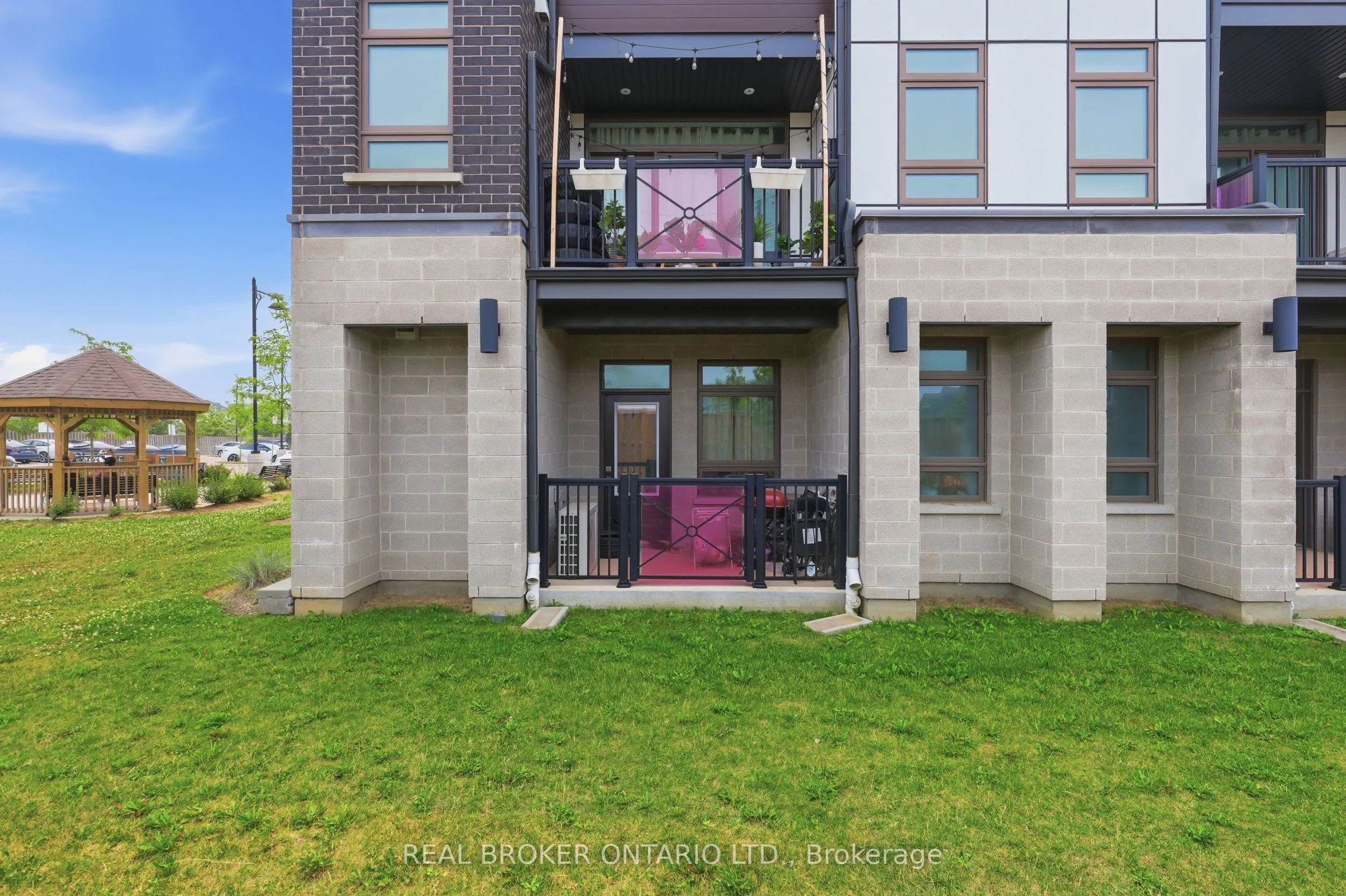 155 Thomas Slee Drive S #1 G