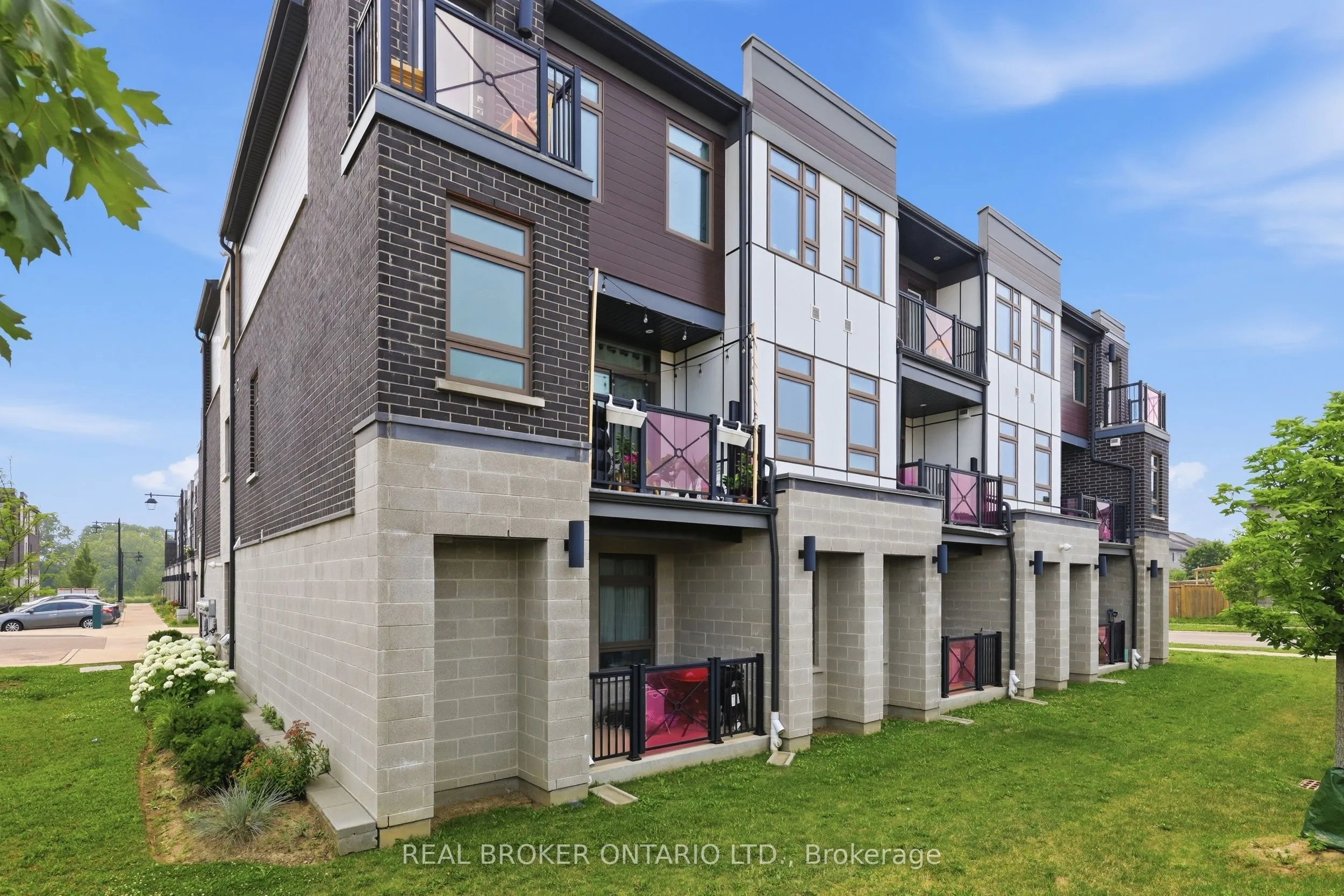 155 Thomas Slee Drive S #1 G