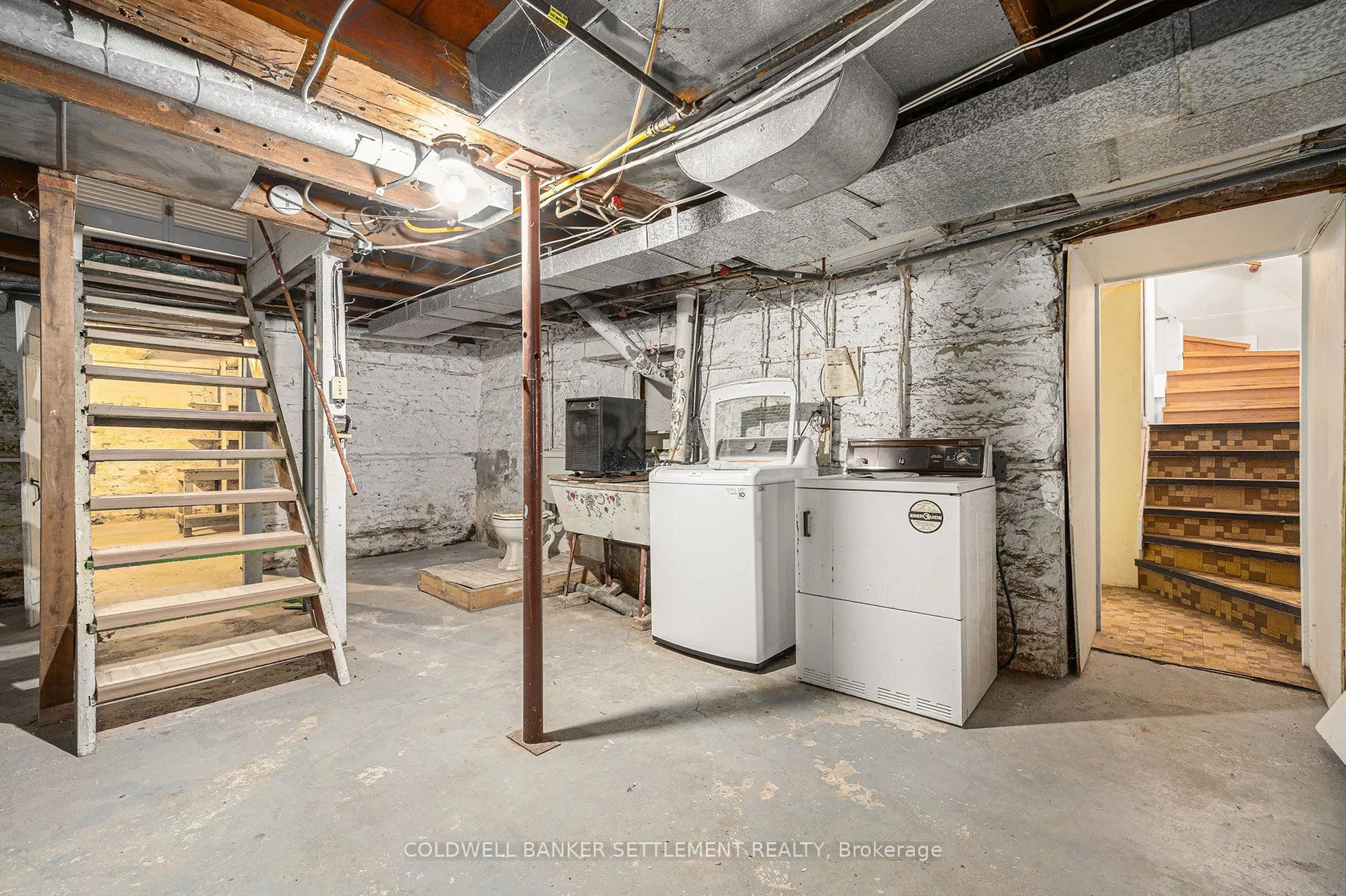 68 Wilson Street W