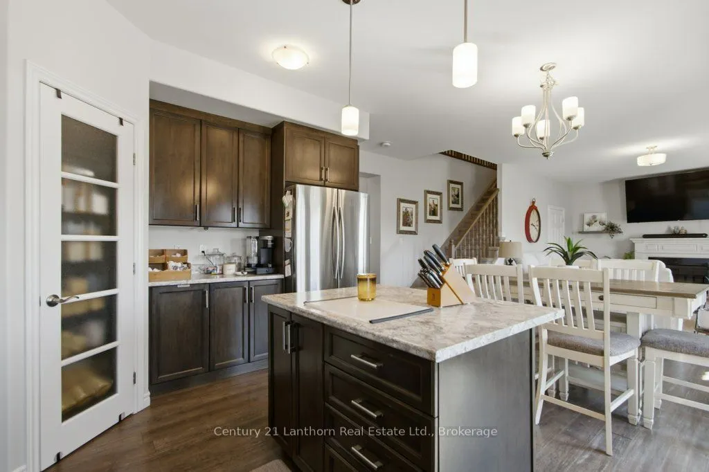 7 Cottonwood Drive