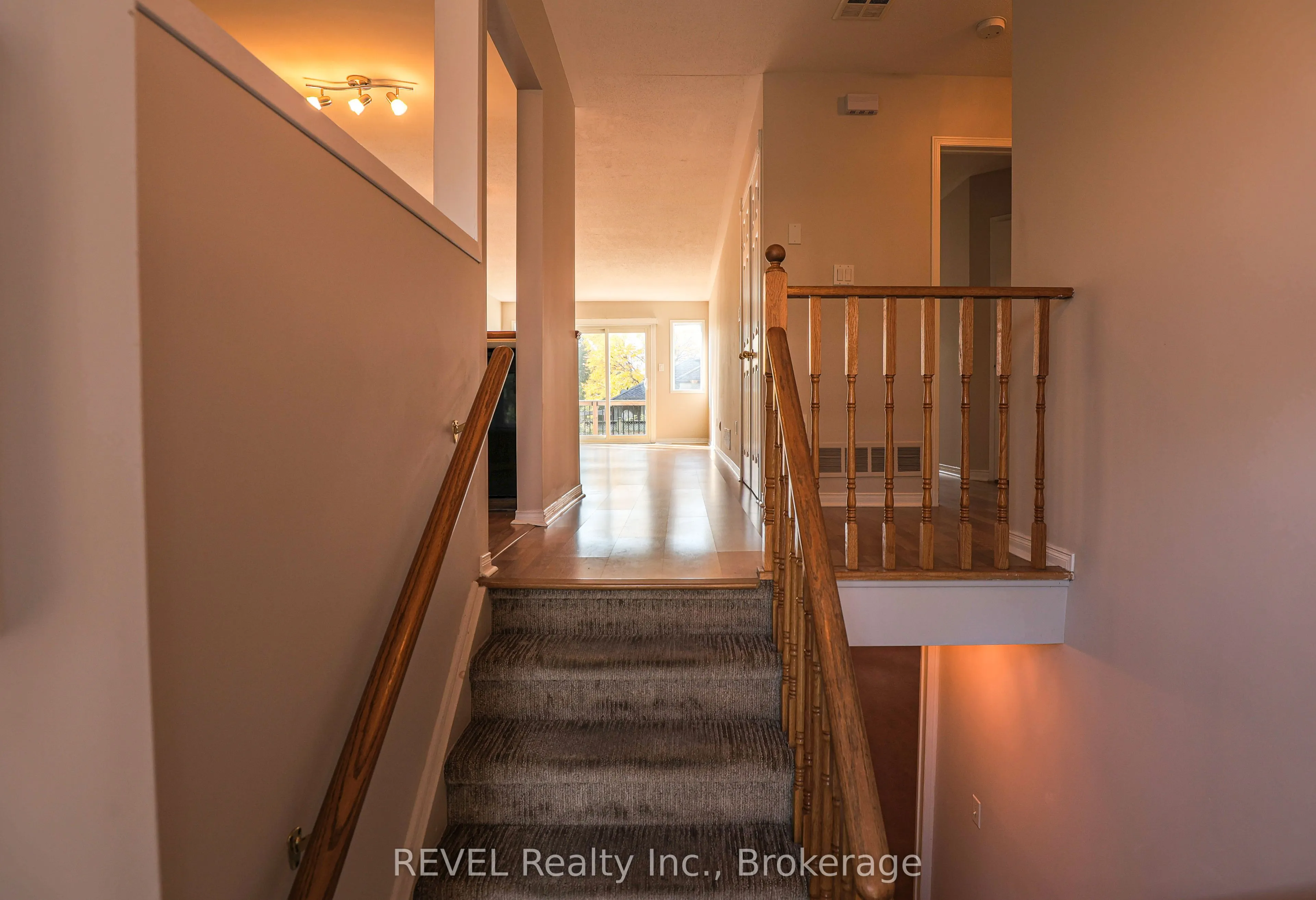 3 Jackson Court W
