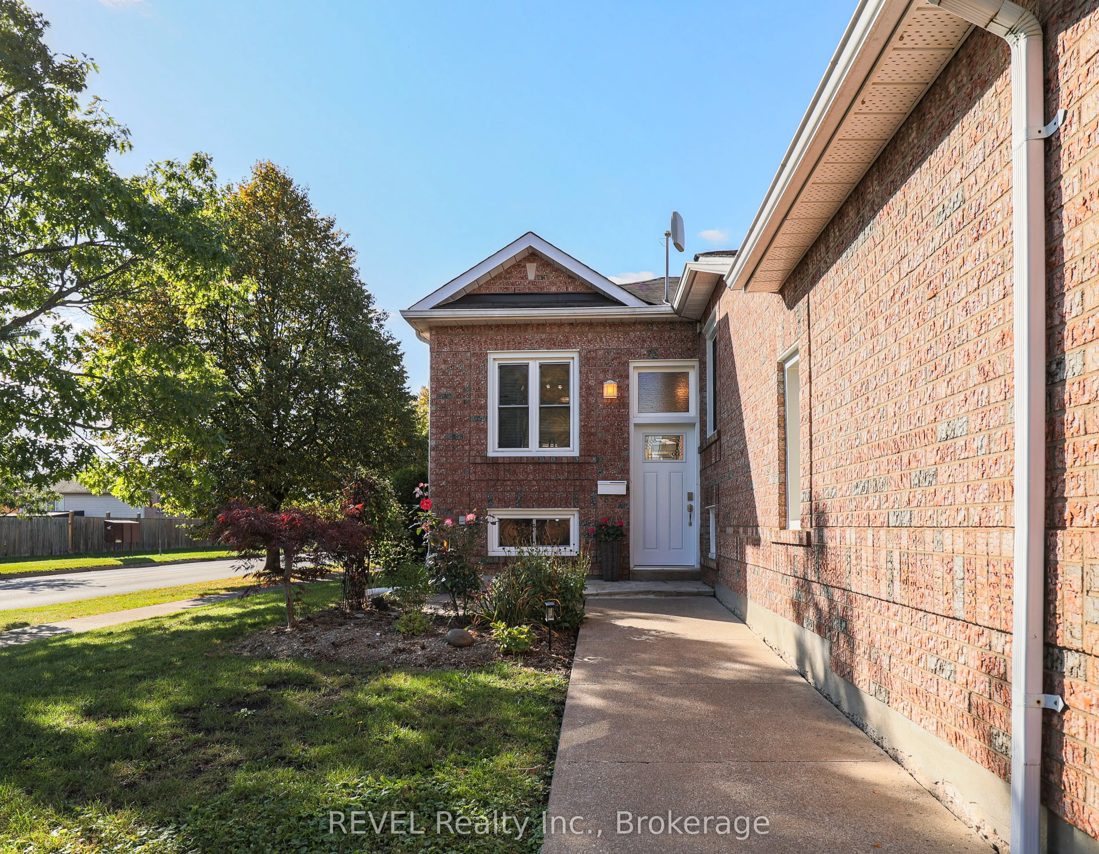 3 Jackson Court W