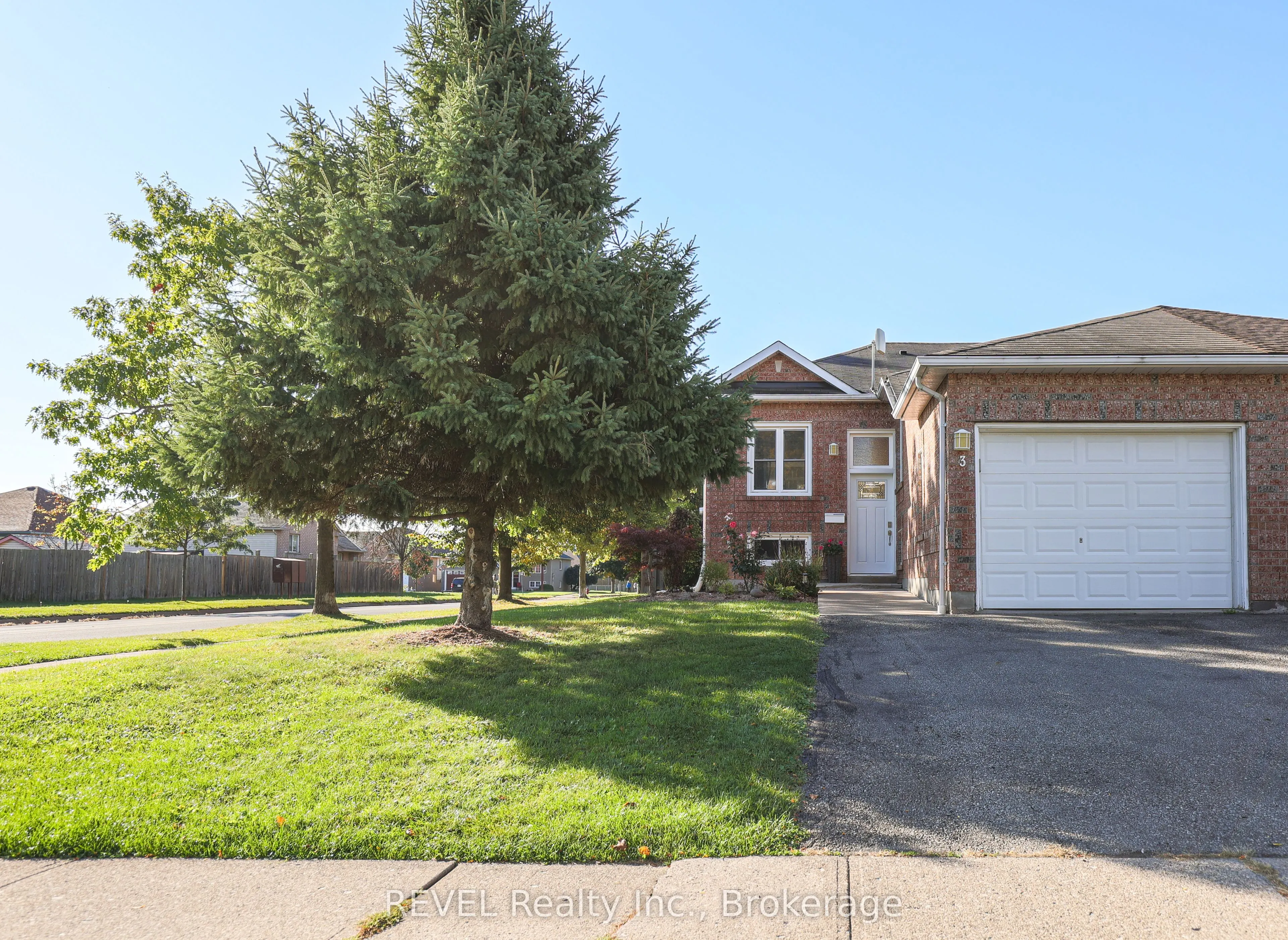 3 Jackson Court W