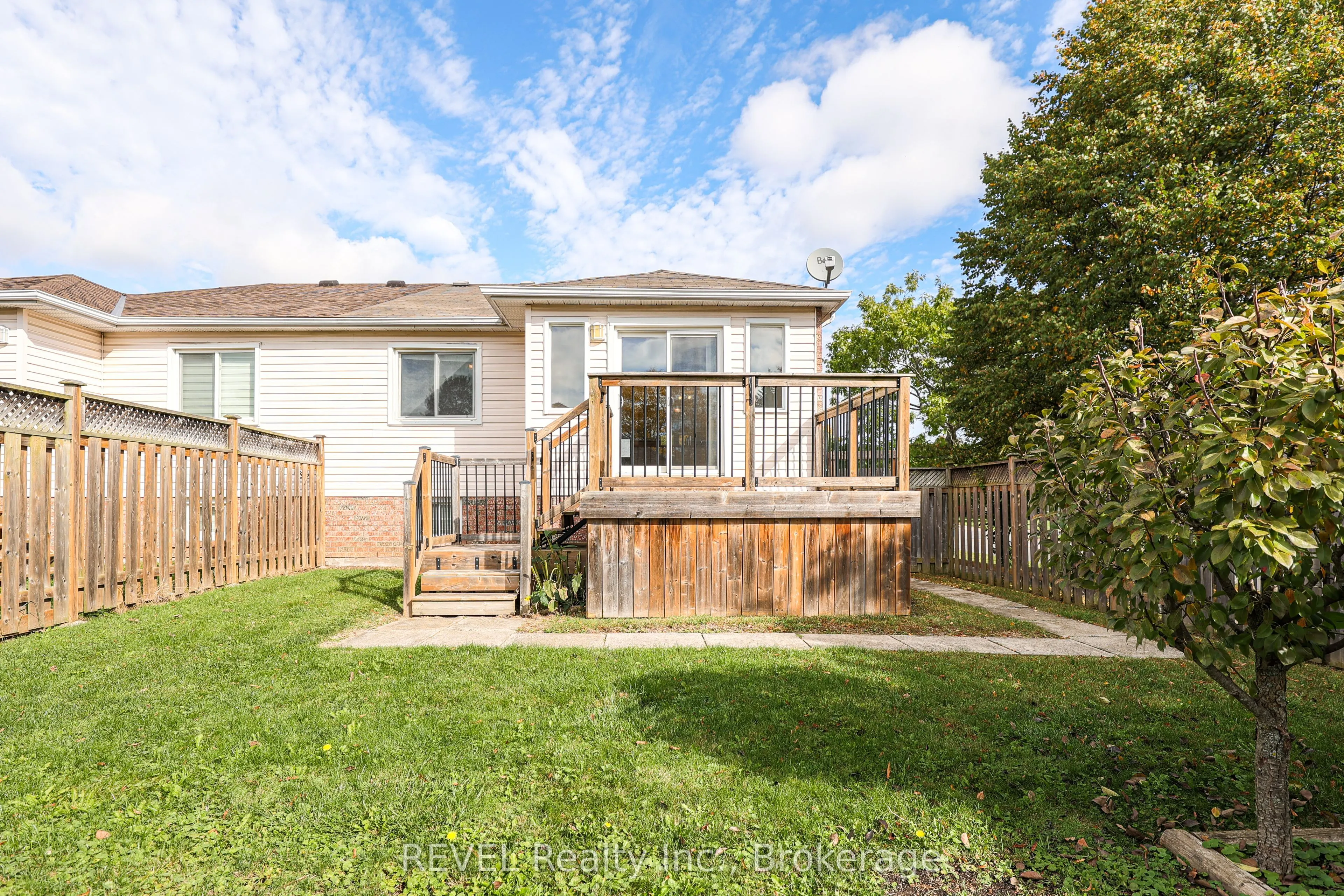 3 Jackson Court W