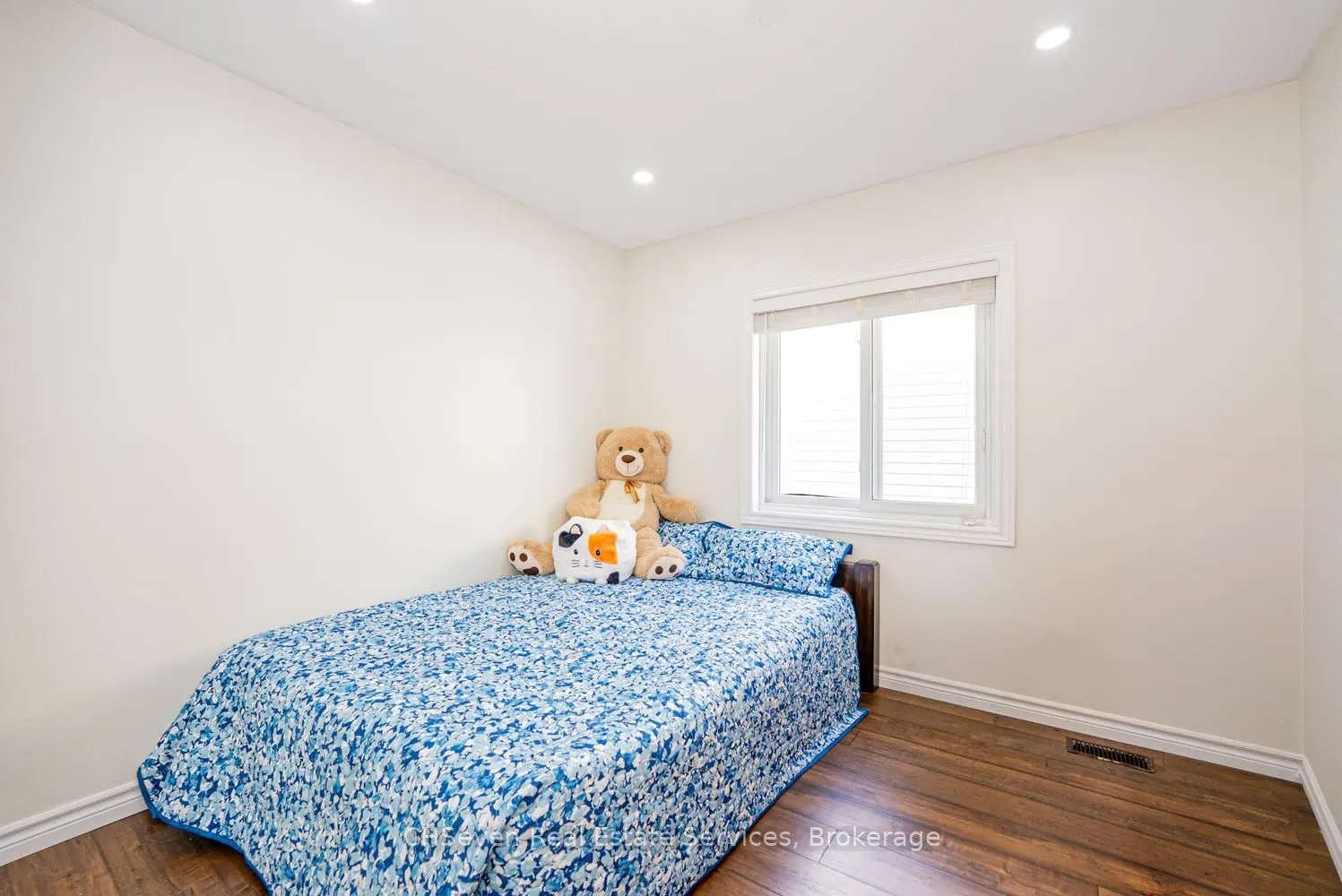 373 Thomas Slee Drive