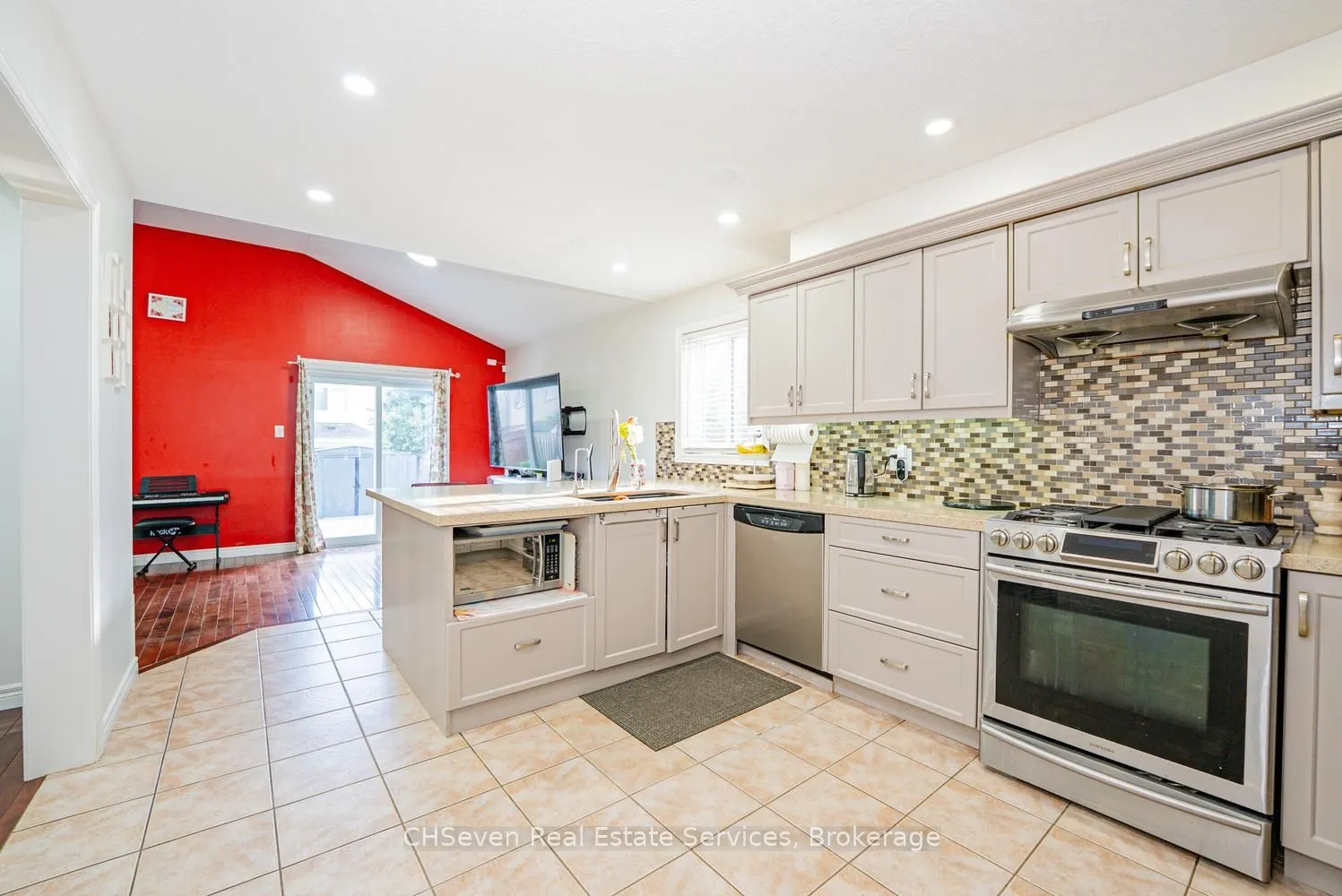 373 Thomas Slee Drive
