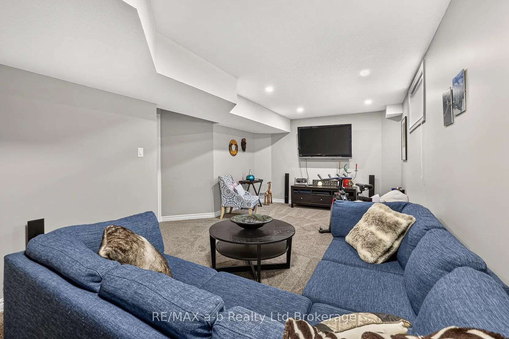 175 INGERSOLL Street N #9