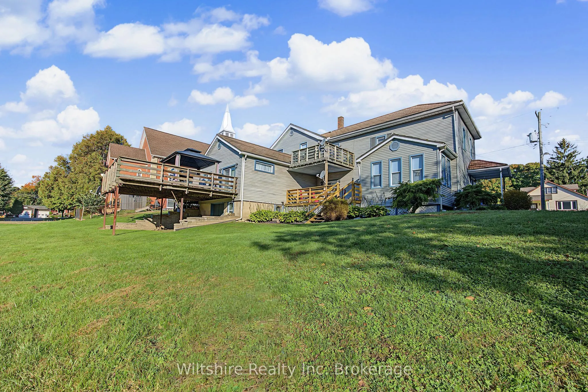 407 Main Street E
