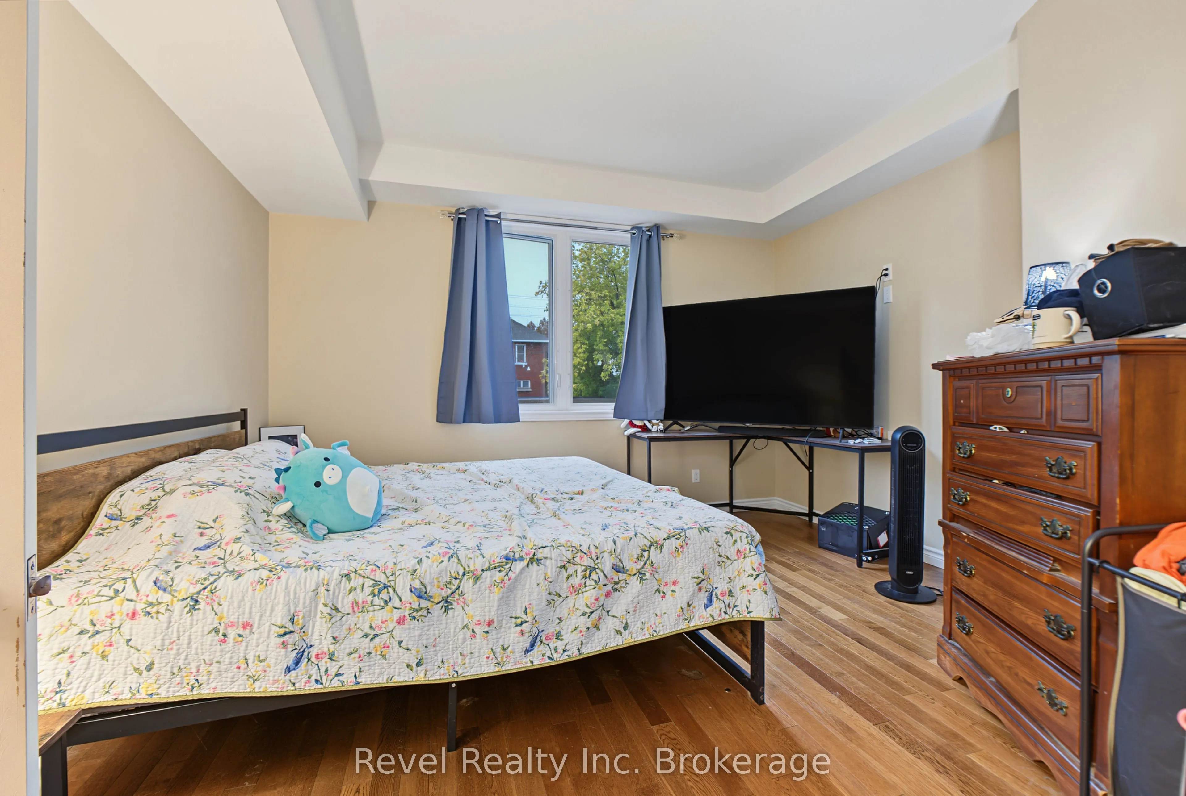 373 First Avenue E