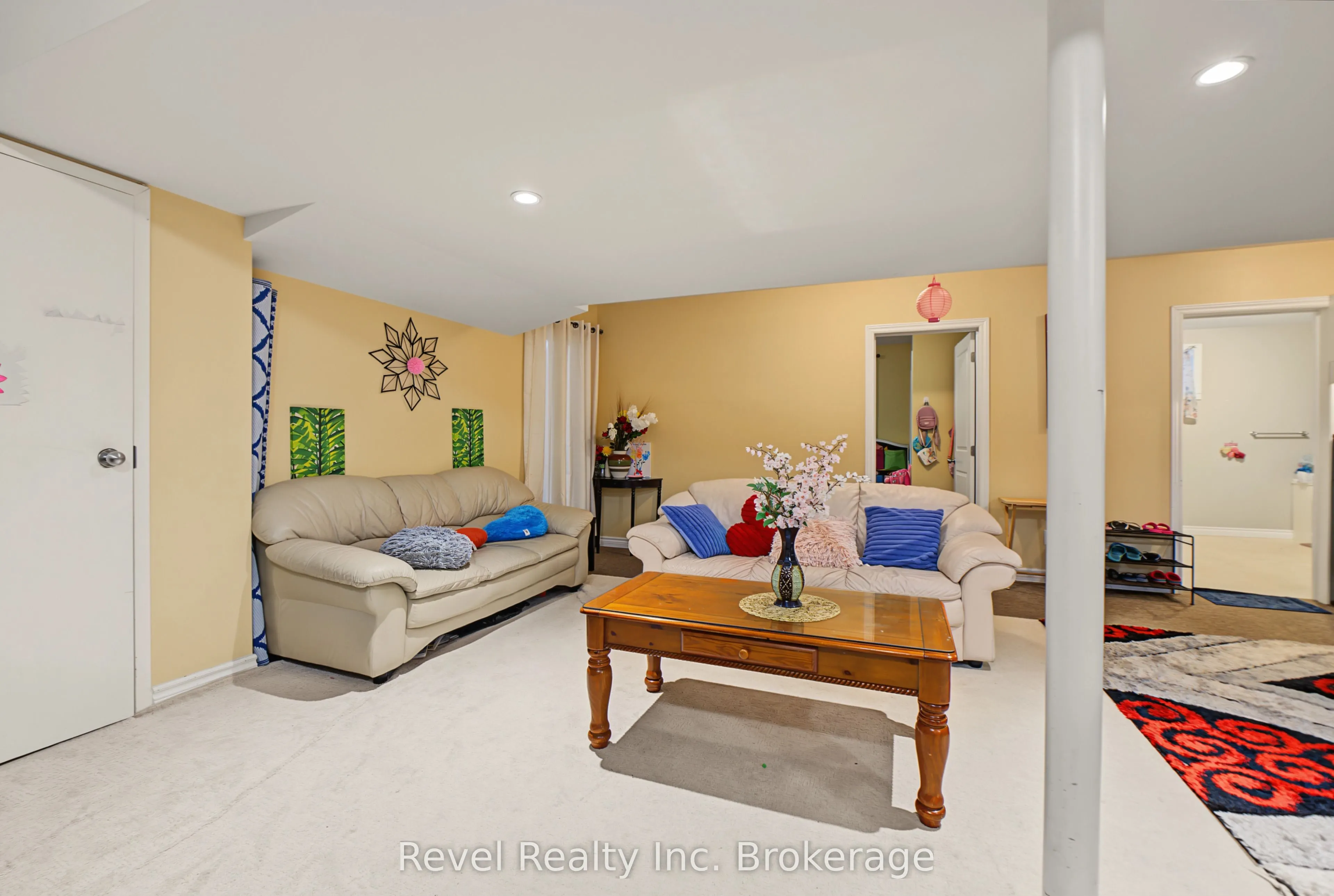 373 First Avenue E