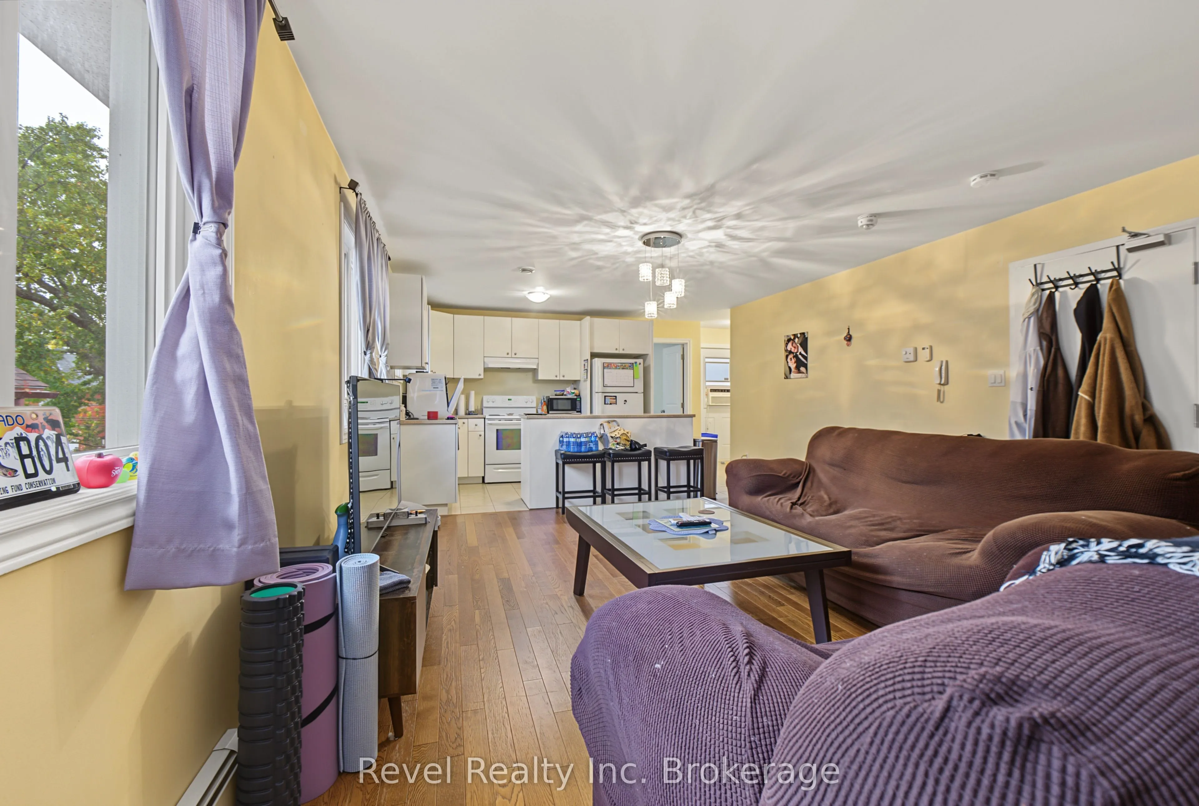 373 First Avenue E