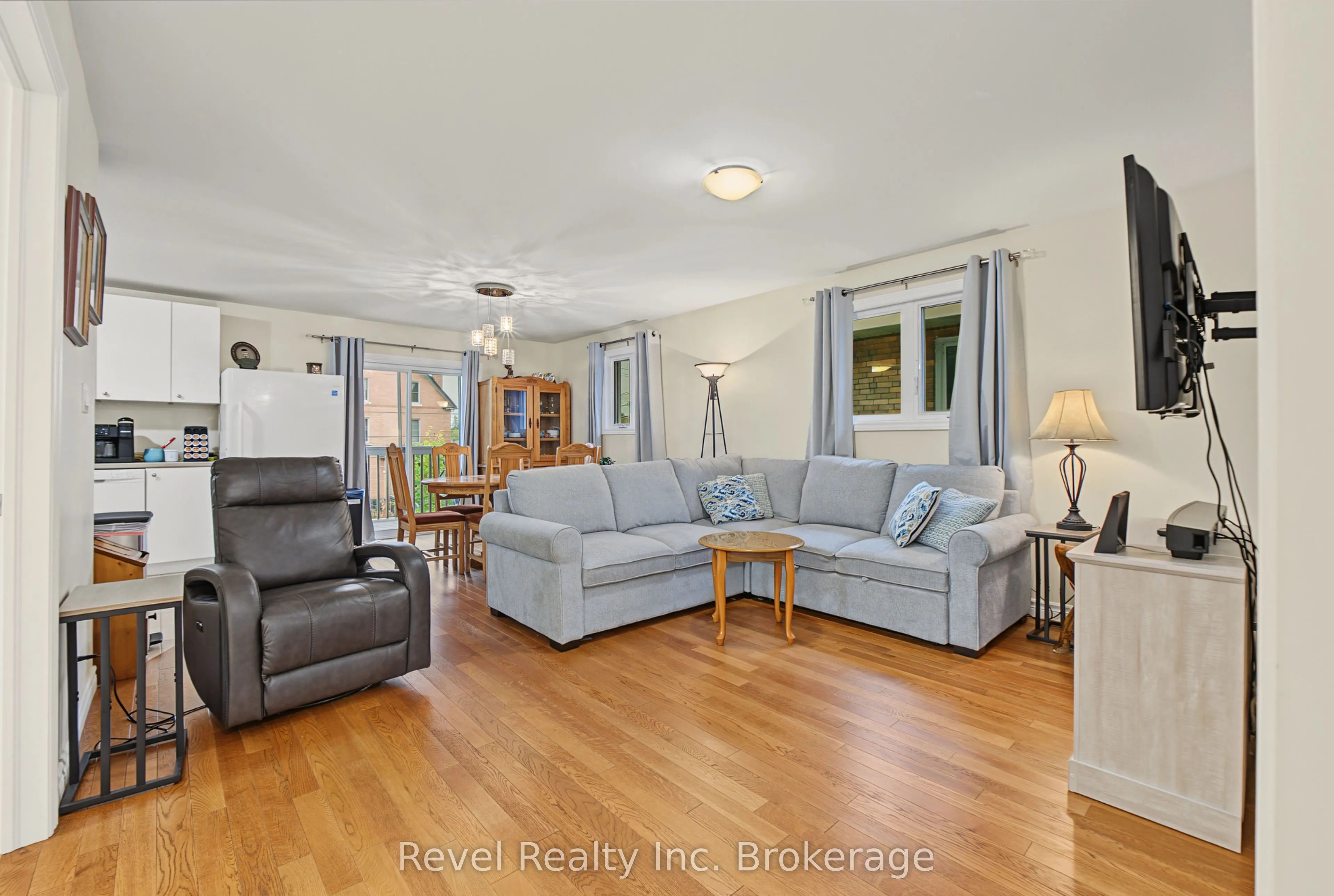 373 First Avenue E