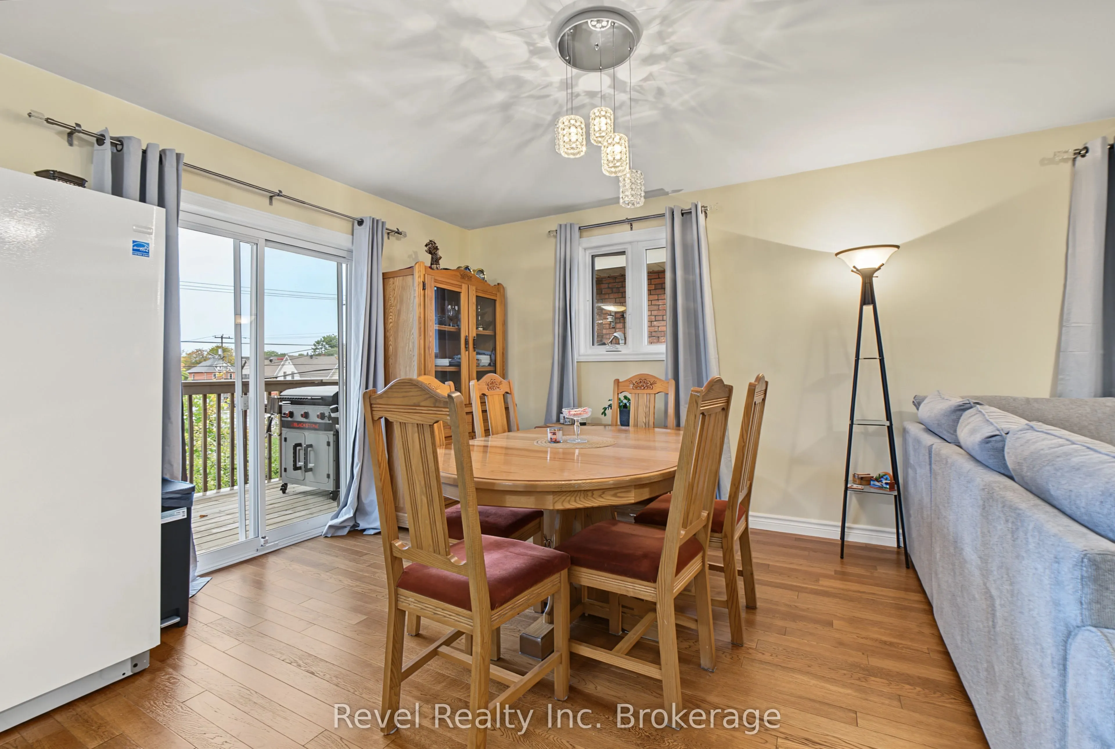 373 First Avenue E