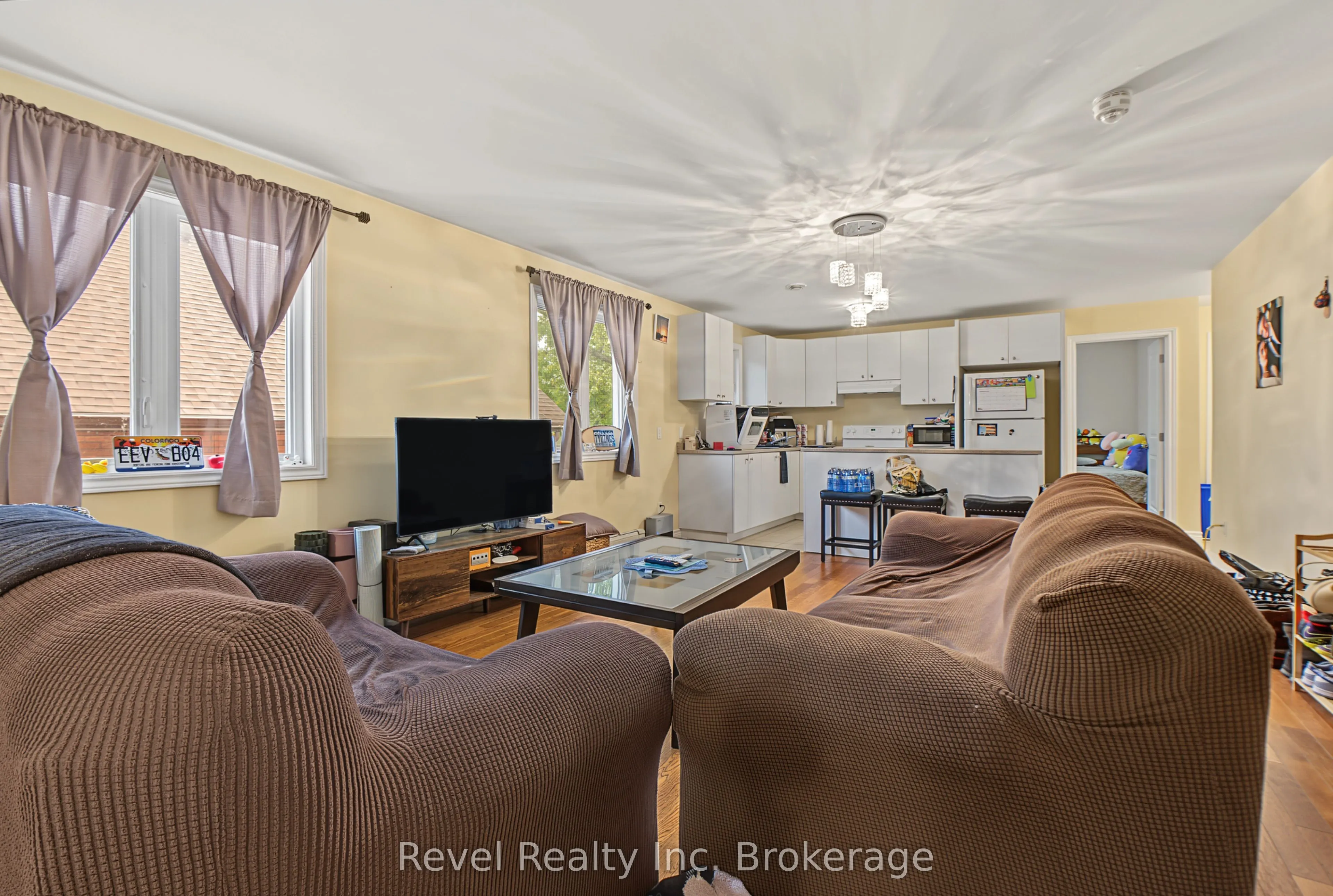 373 First Avenue E