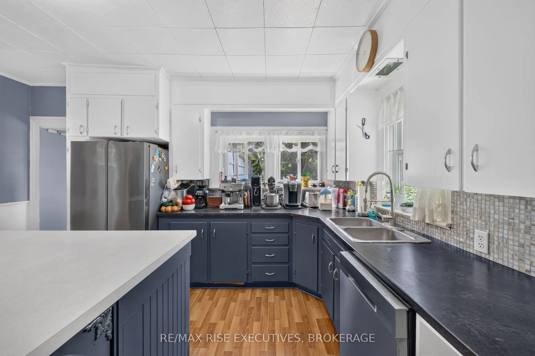 186 Bridge Street W