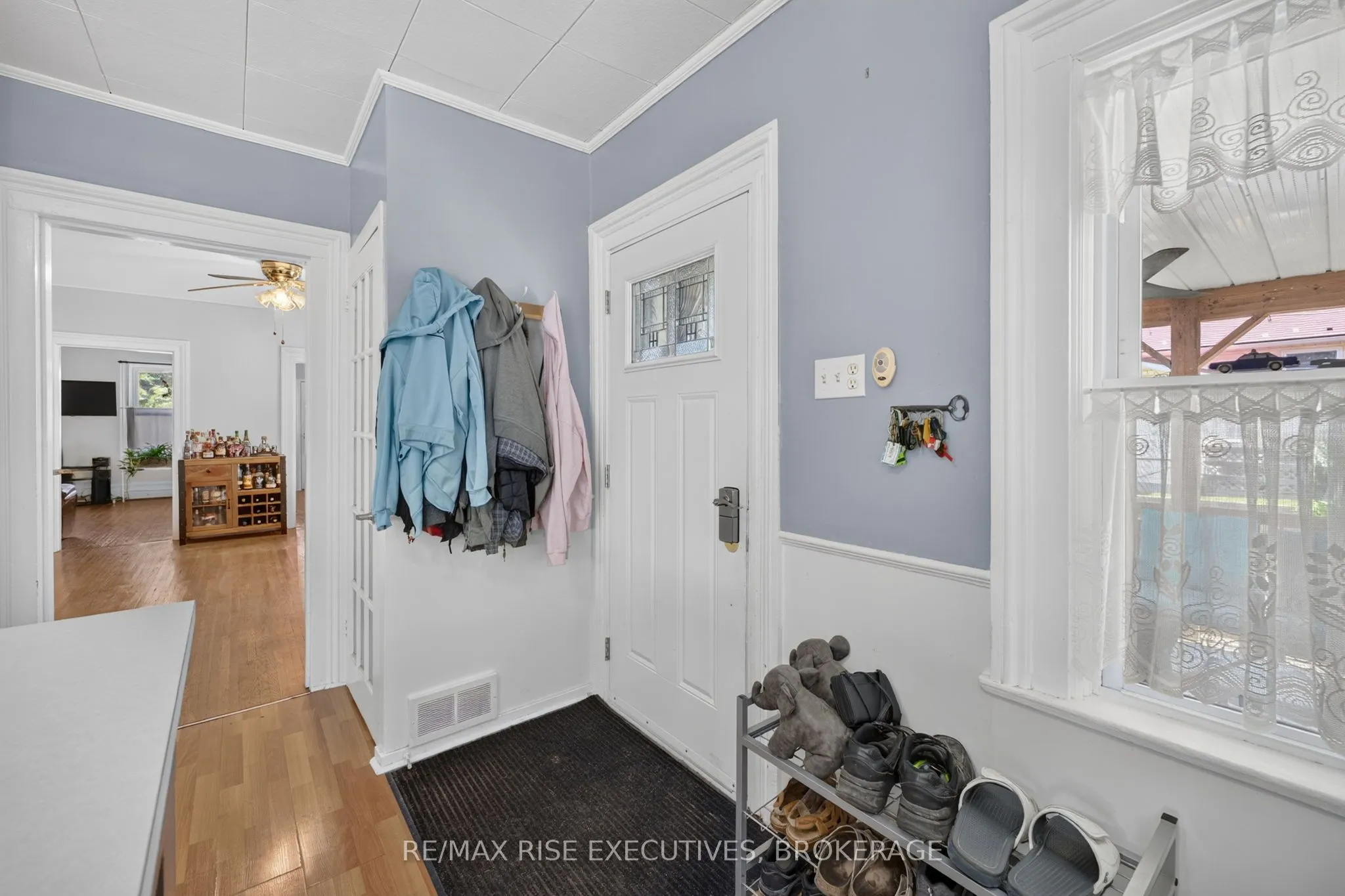 186 Bridge Street W