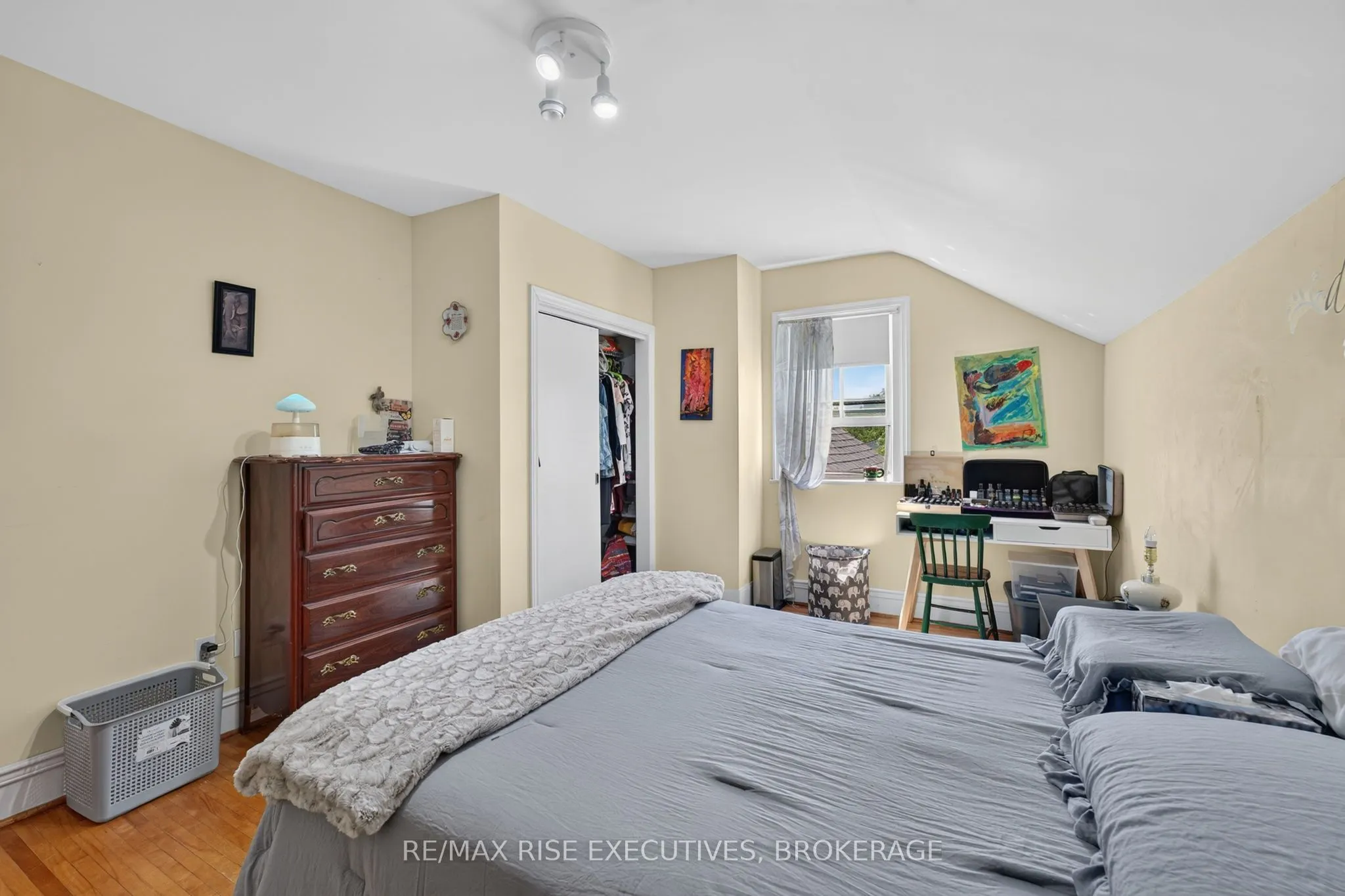 186 Bridge Street W