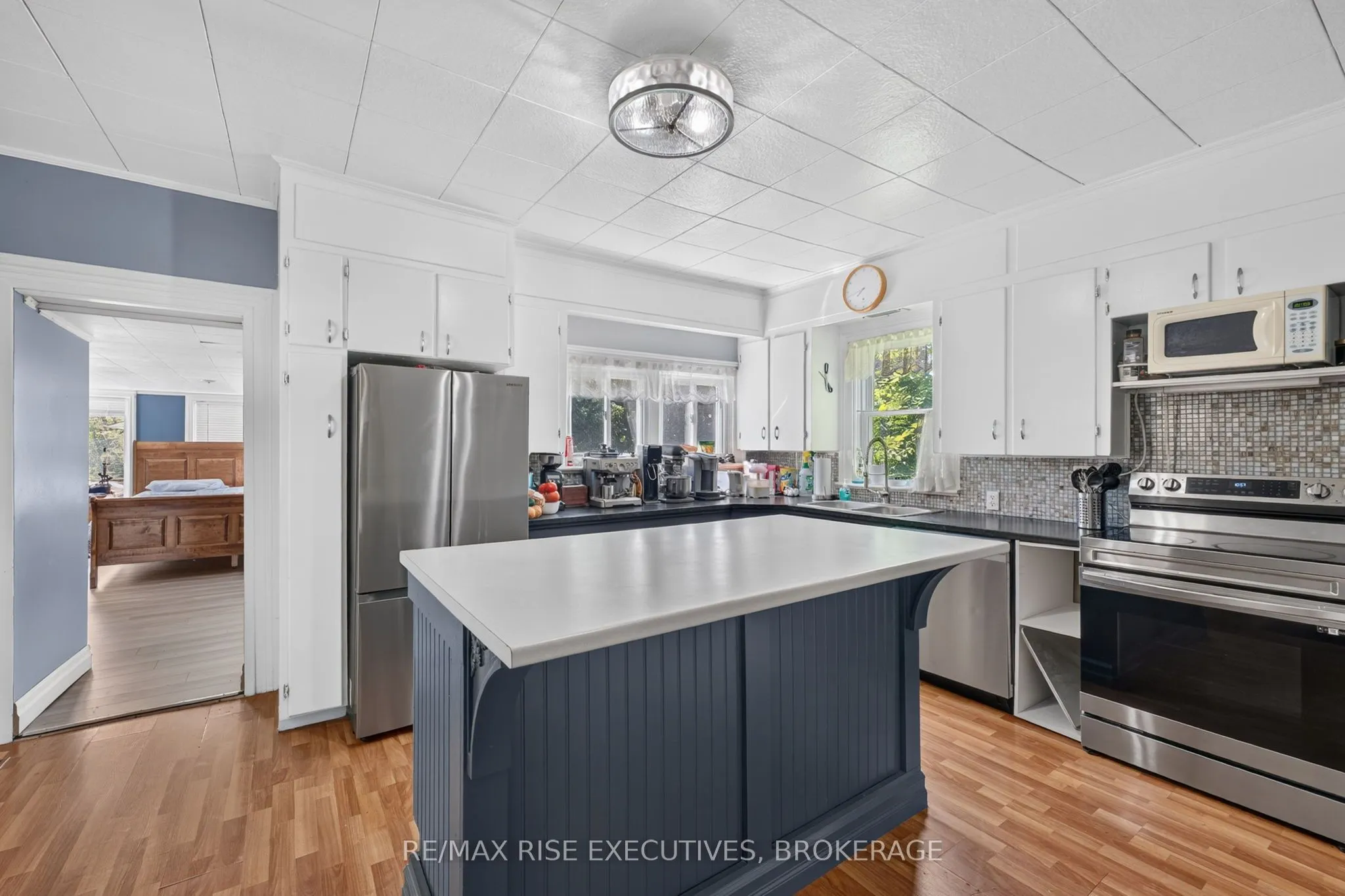 186 Bridge Street W