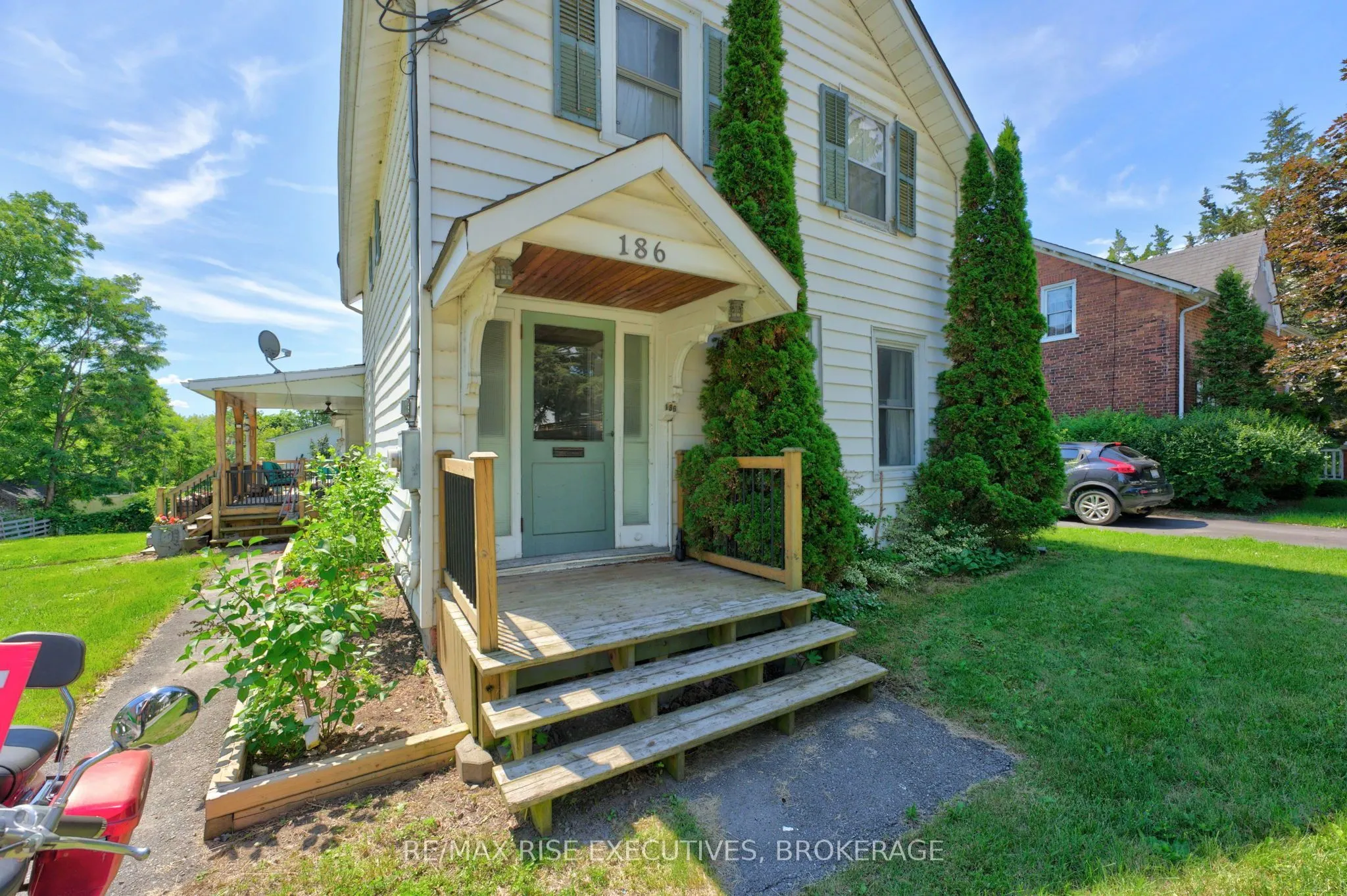 186 Bridge Street W