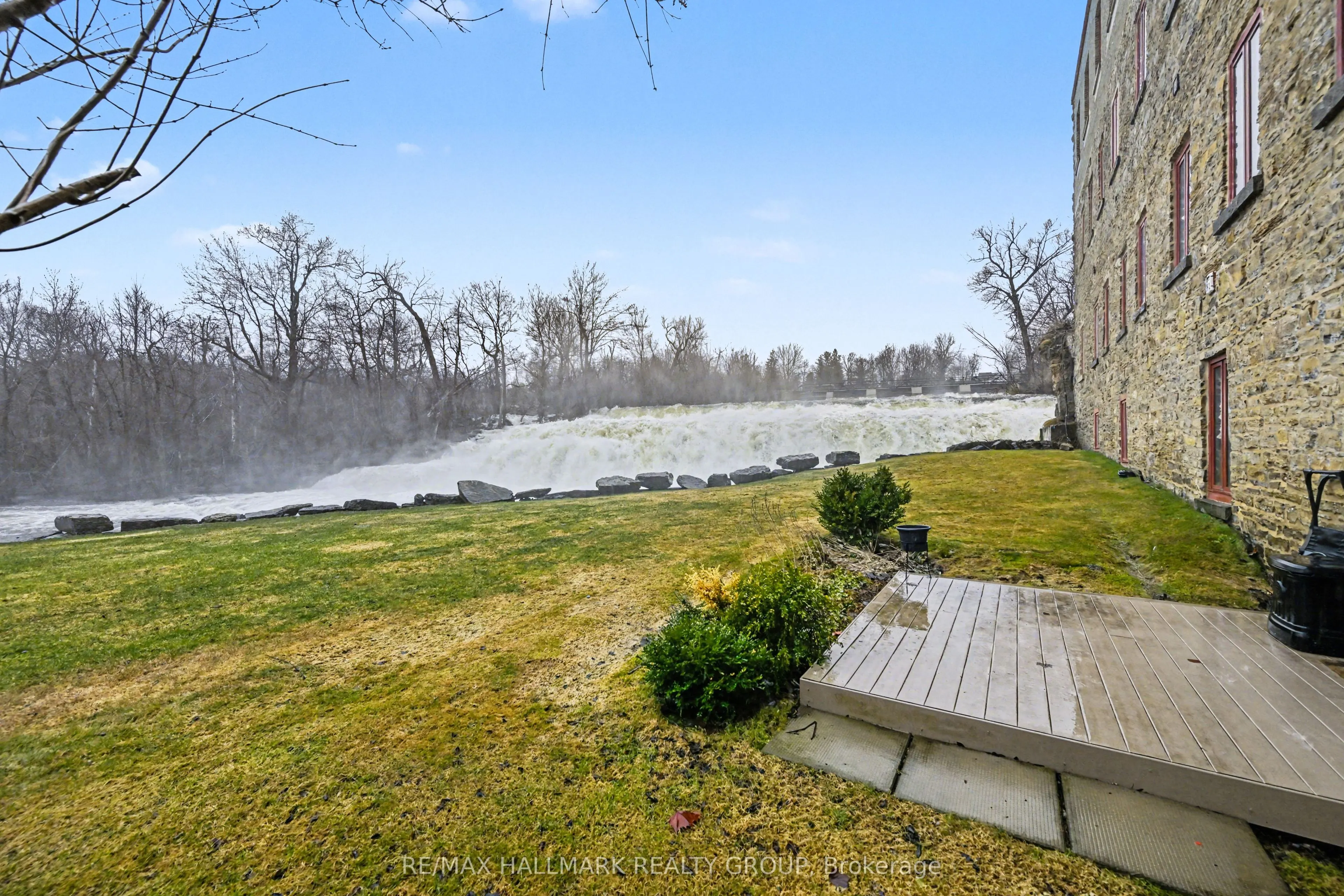 1 Rosamond Street E #206