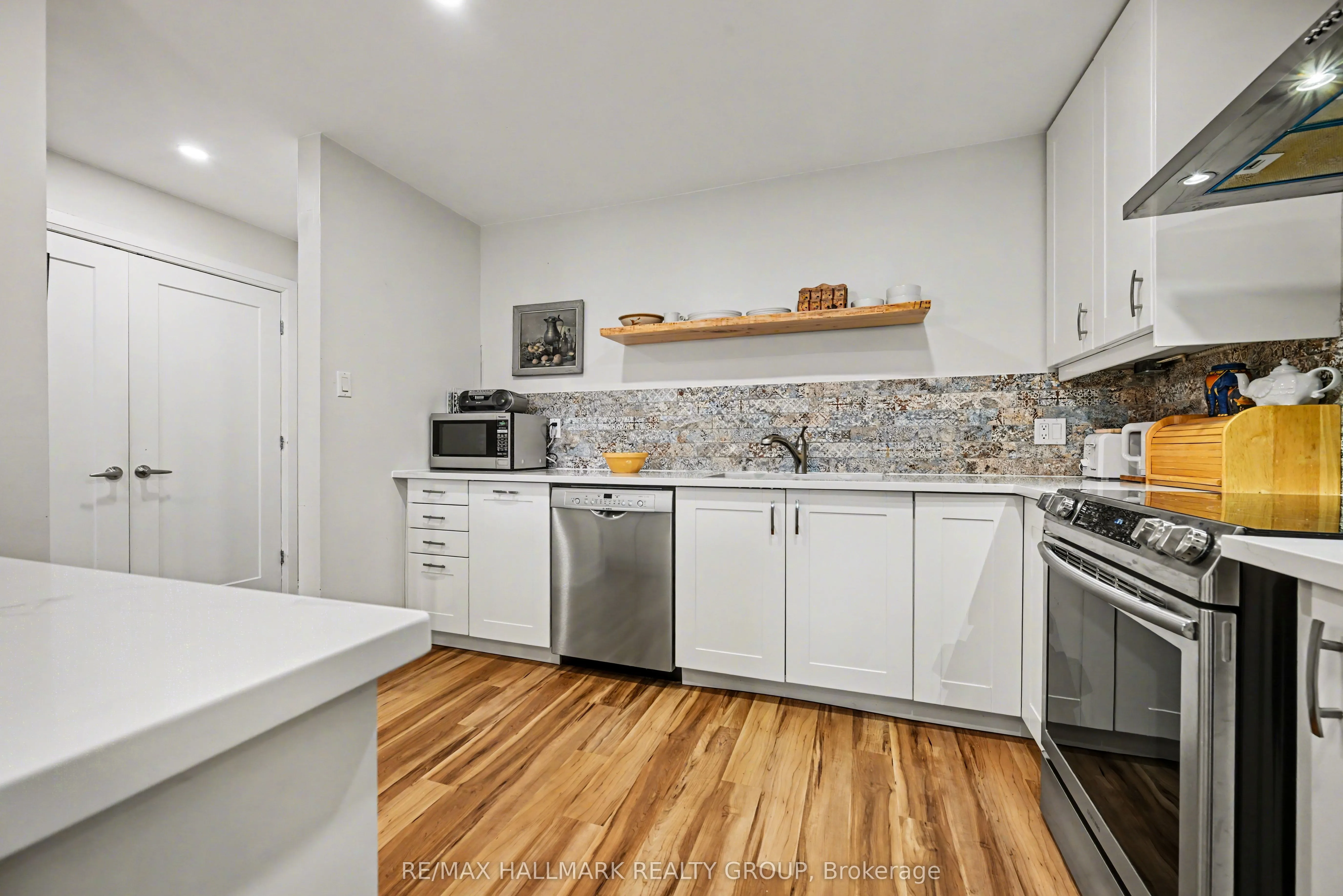 1 Rosamond Street E #206